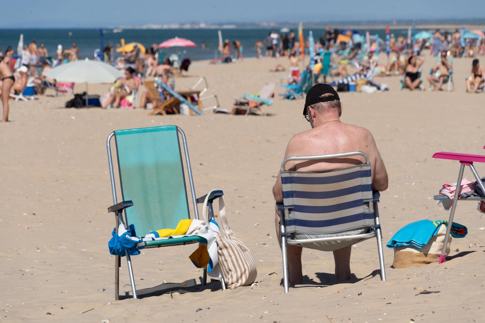 La Playa de la Bota este domingo, soleada, viva&nbsp;y&nbsp;con&nbsp;brisa