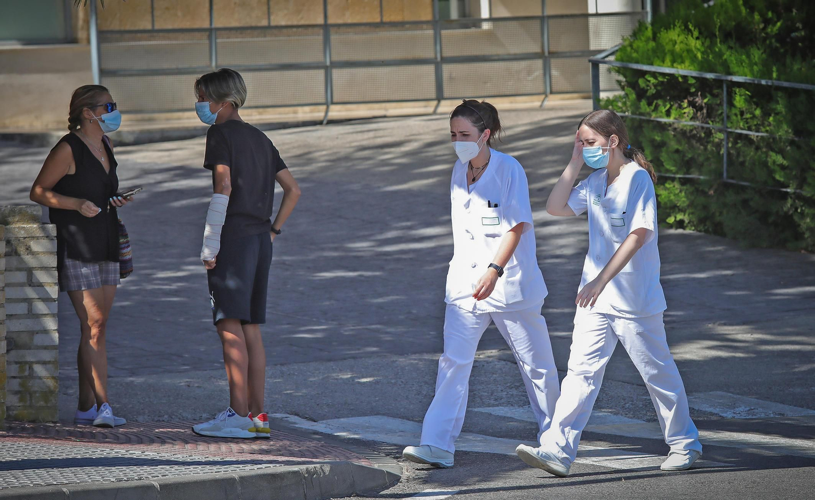 Dos sanitarias del Hospital de Jerez.