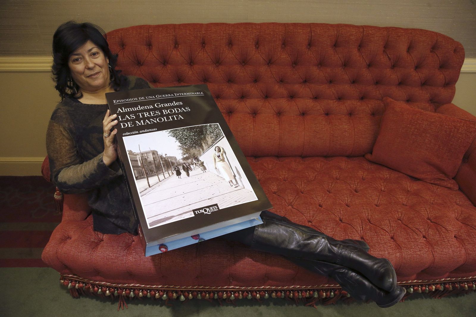 Almudena Grandes, durante la promoción de 'Las tres bodas de Manolita', uno de sus Episodios.