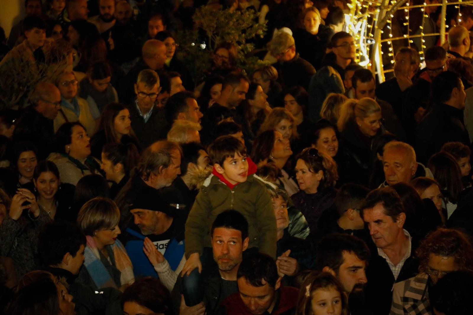 Las mejores imágenes de la iluminación navideña de Mojácar con las luces de Ferrero Rocher