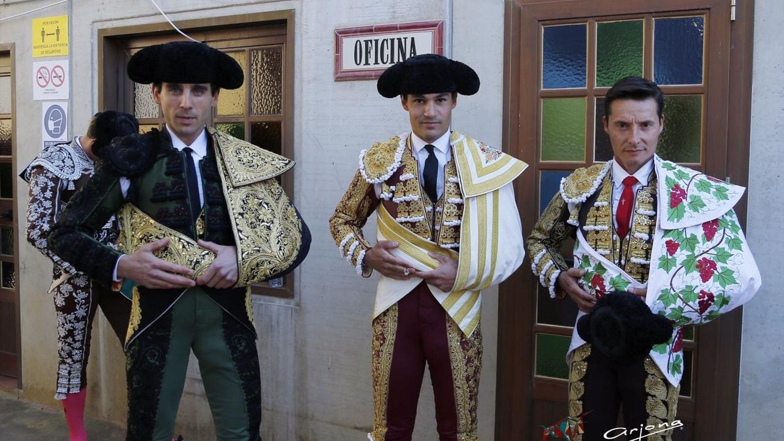 Juan Ortega, Pablo Aguado y Diego Urdiales antes del festejo en Morón.