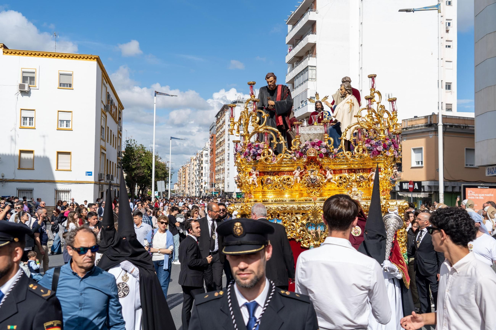 Domingo de Ramos: Imágenes de la procesión de La Sagrada Cena y Maria Santísima del Rosario