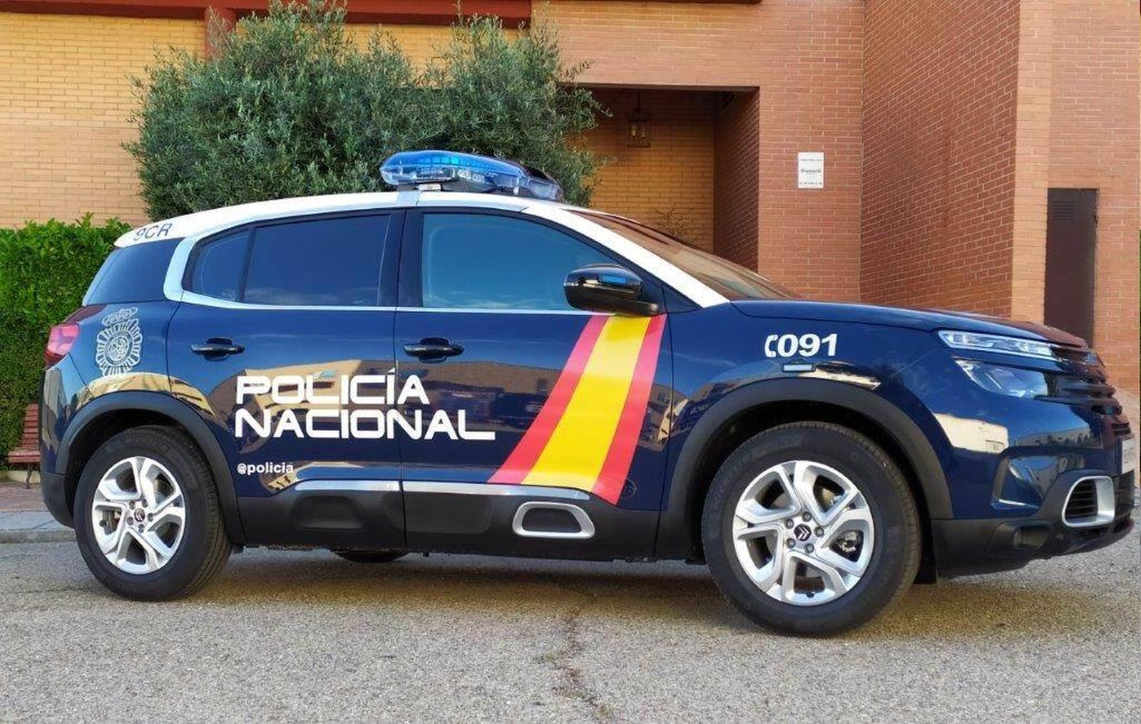 Citroën C5 Aircross y Peugeot 3008 Hybrid entran a formar parte de la flota policial