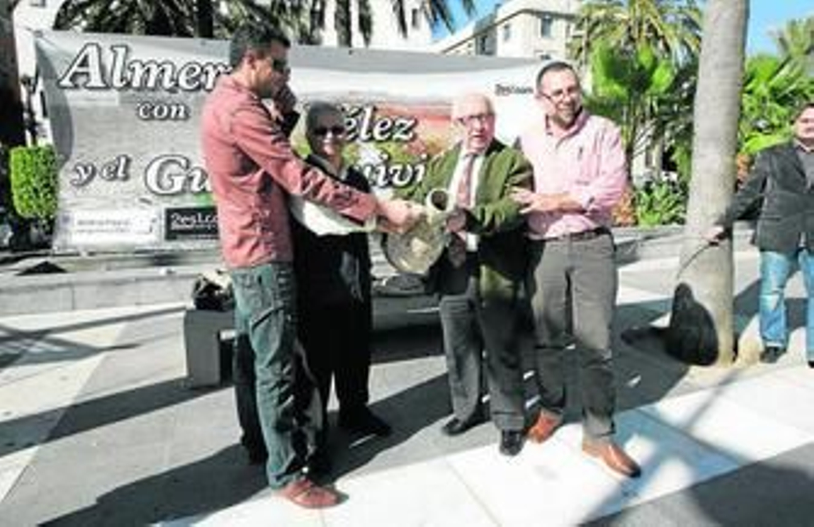 Miembros del foro 'Guadalquivir nace en Almería' trasladaron sus argumentos a la capital.