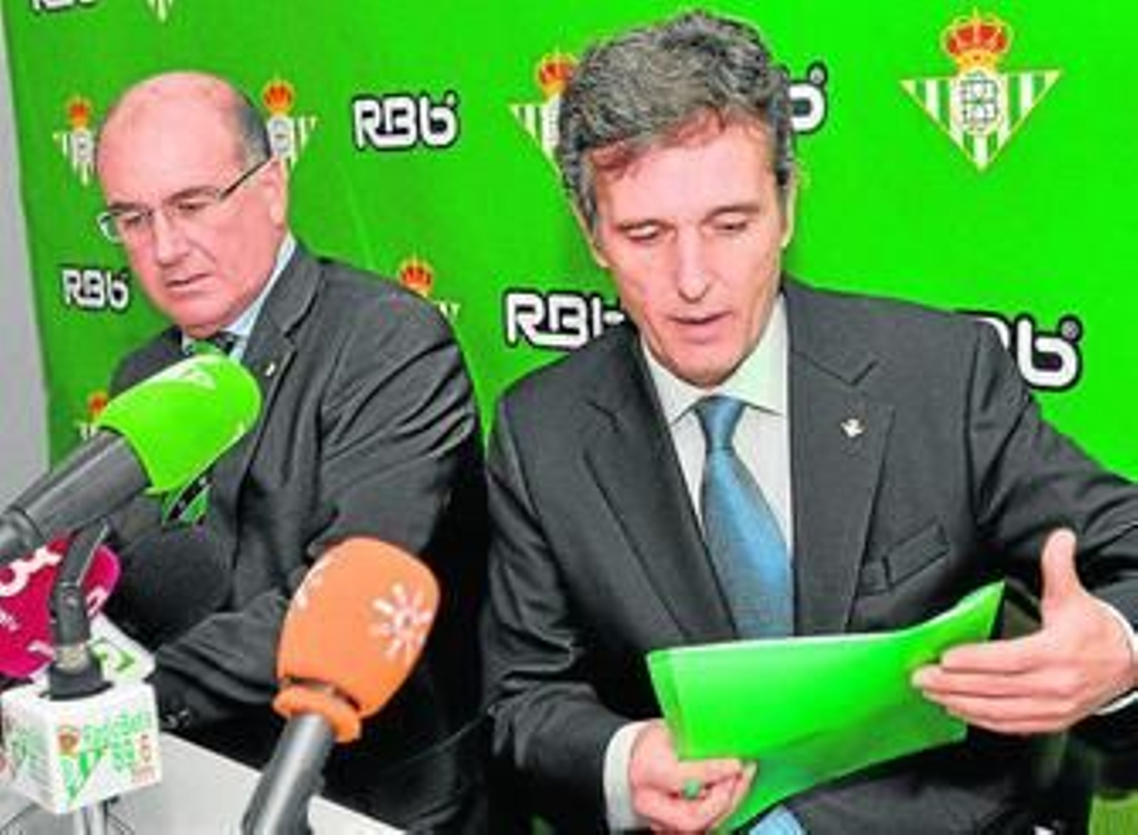 Castaño y Sacristán, durante una rueda de prensa.