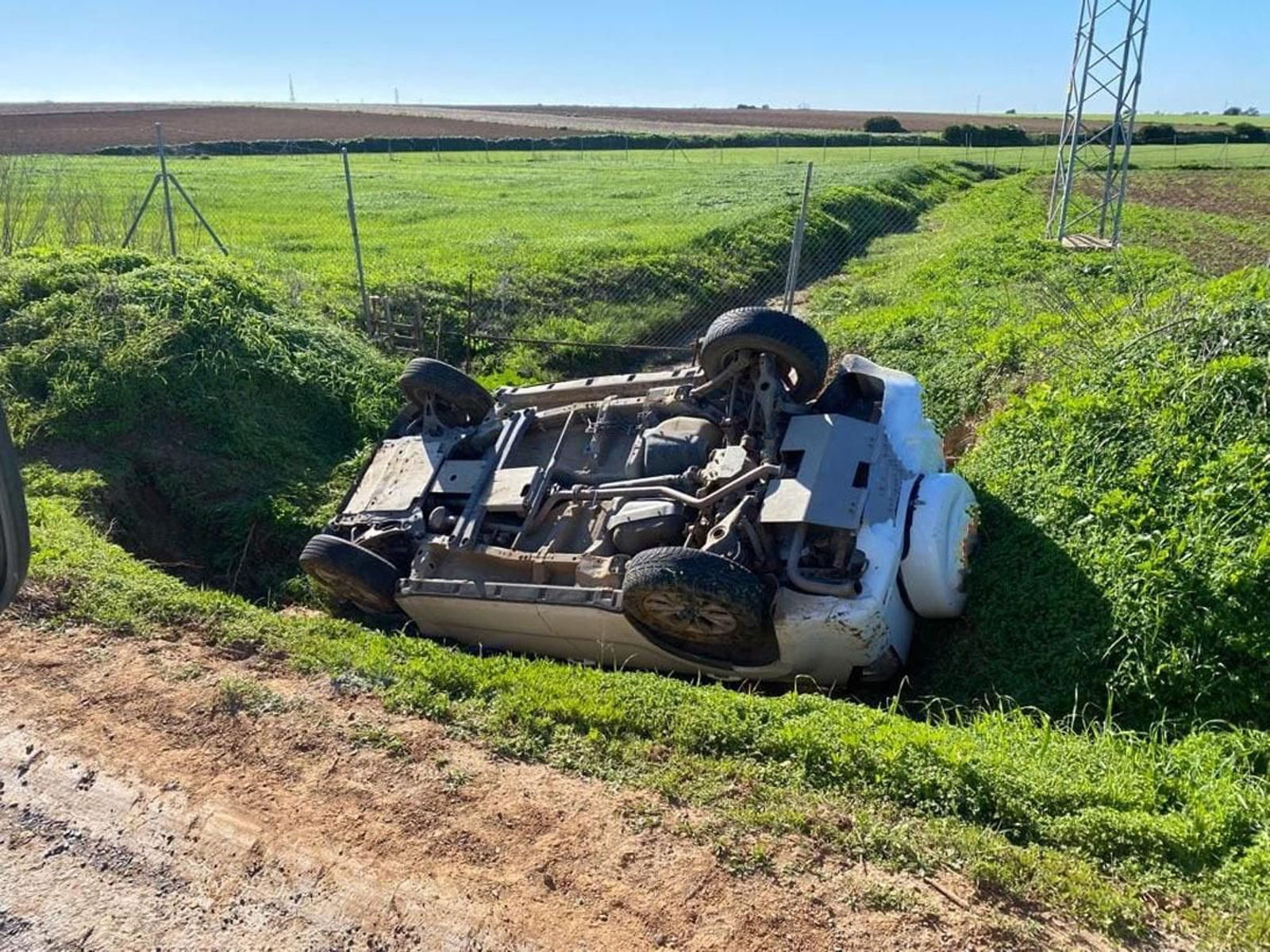 El vehículo tras el accidente. El vehículo tras el accidente.