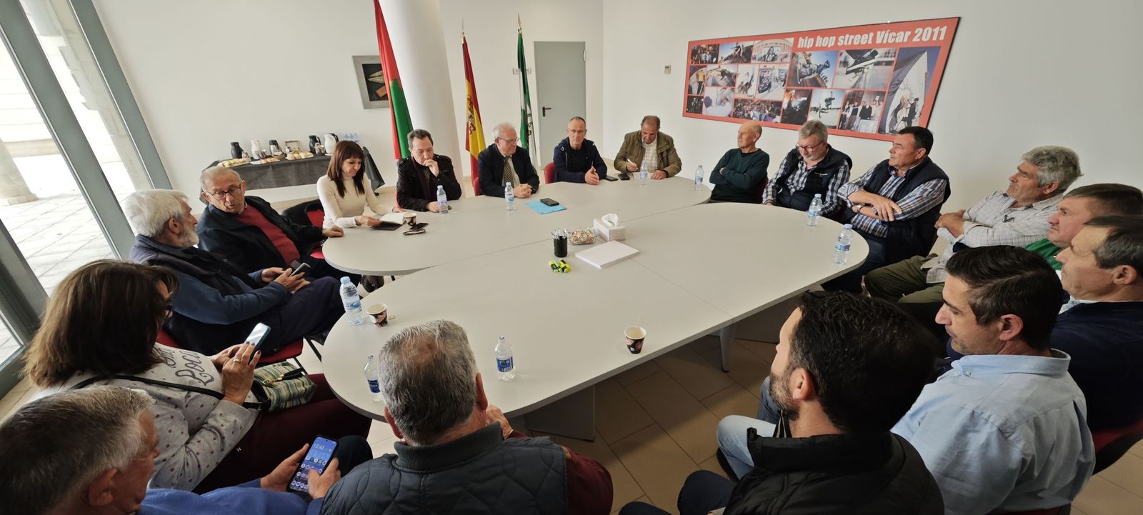 Momento de la reunión con los regantes.