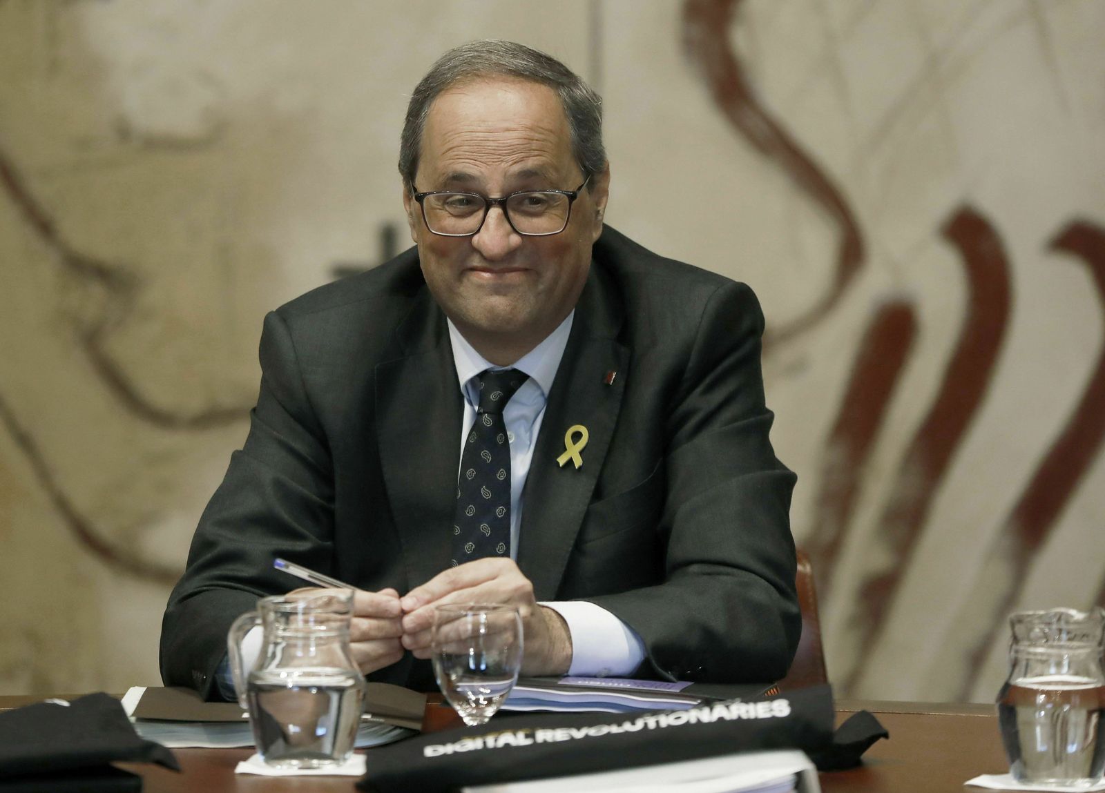El presidente de la Generalitat, Quim  Torra, con un lazo amarillo en la solapa.