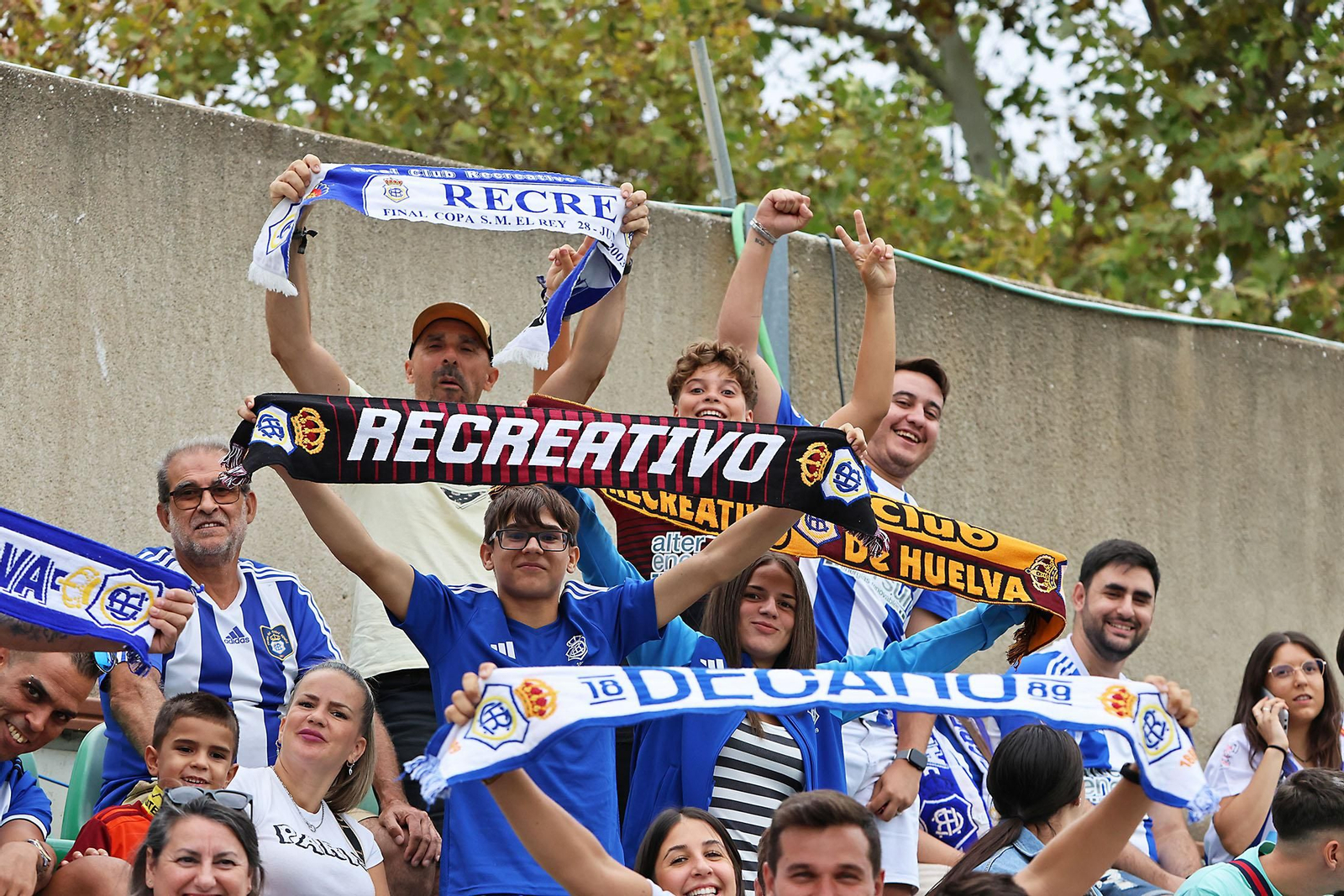 Búscate en las gradas del Betis Deportivo-Recreativo de Huelva