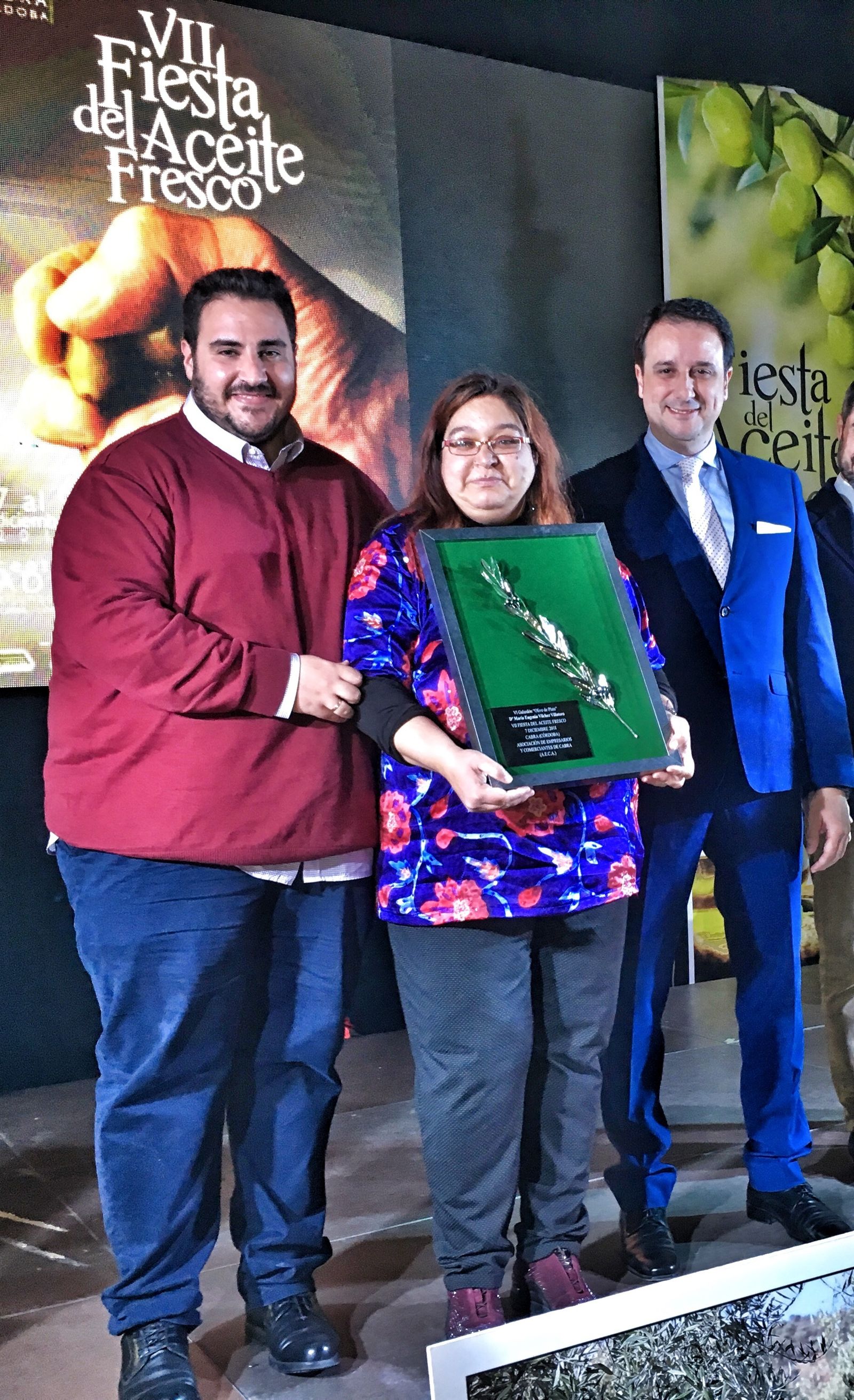 María Eugenia Vilches, entre Francisco Navas y Juan Antonio Cerrillo.