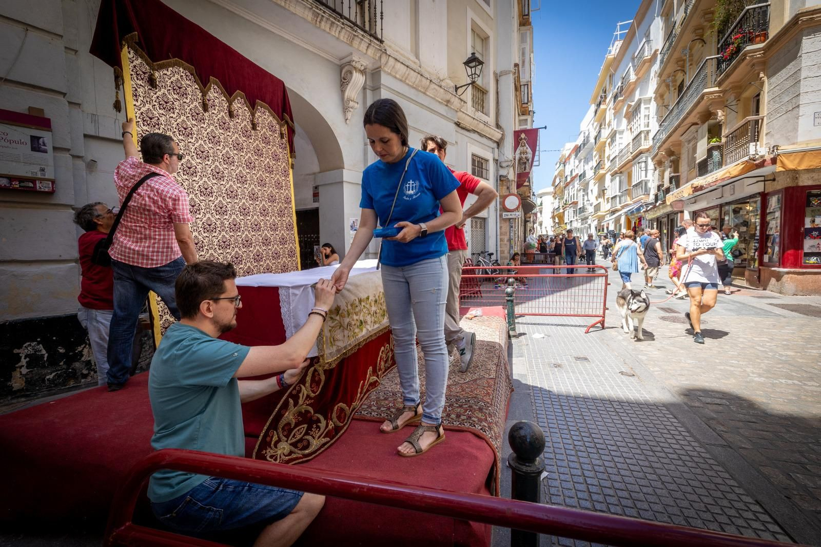 Imágenes de los preparativos para el Corpus en Cádiz