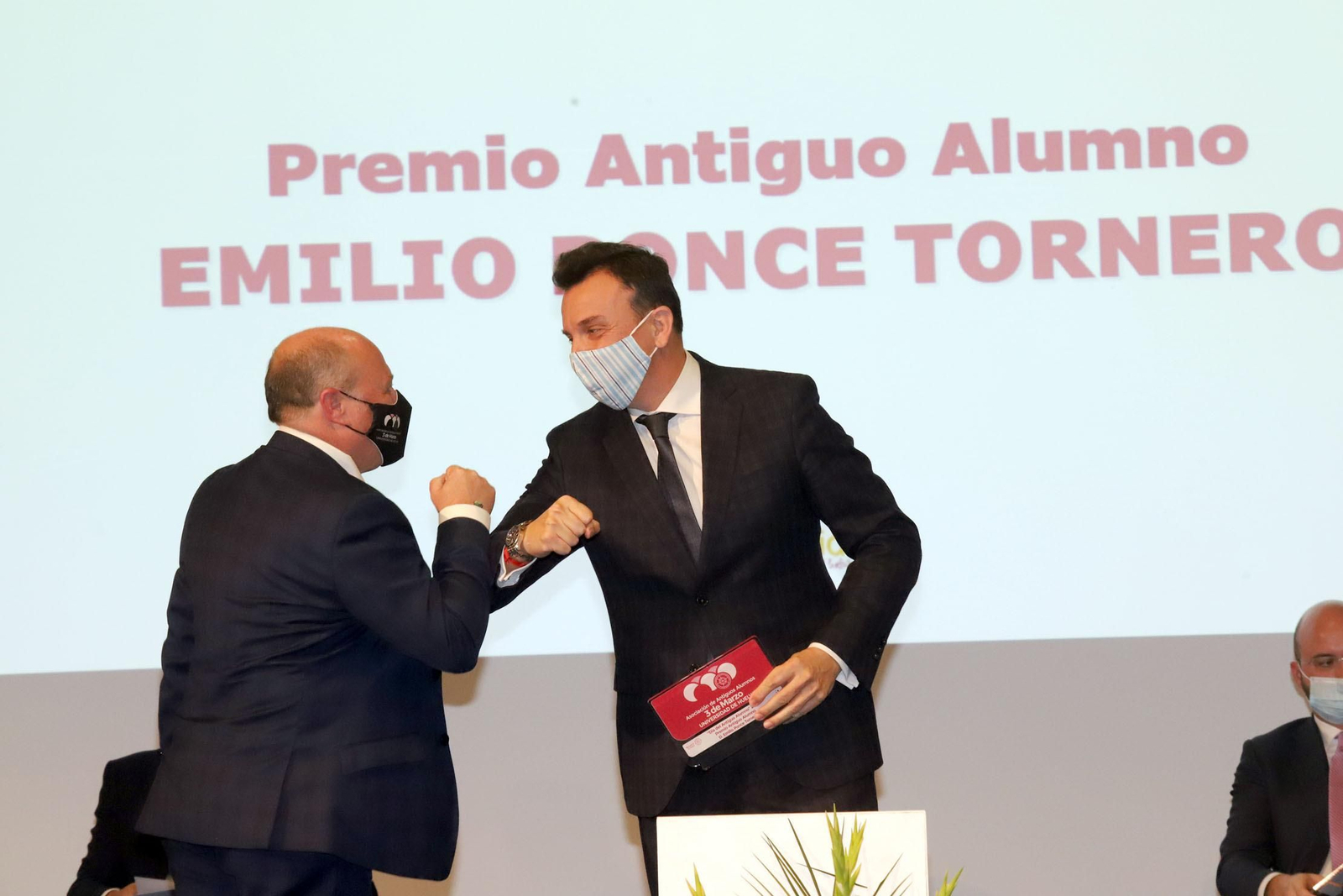 Imágenes de la entrega de premios de la Asociación de antiguos alumnos 3 de Marzo de la Universidad de Huelva