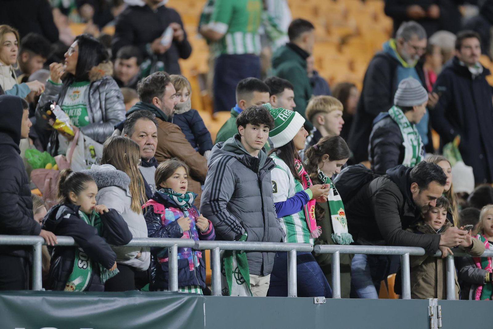Búscate en las fotos del Betis - Getafe