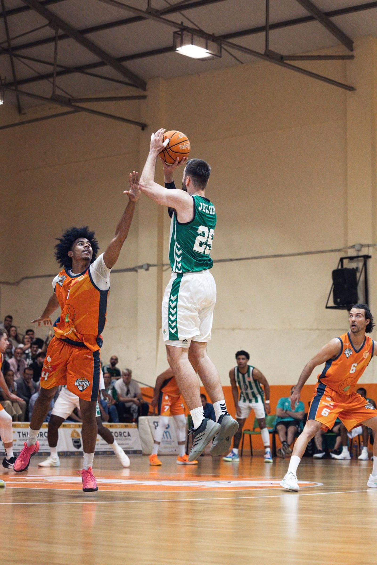 Las fotos del Morón - Betis Baloncesto