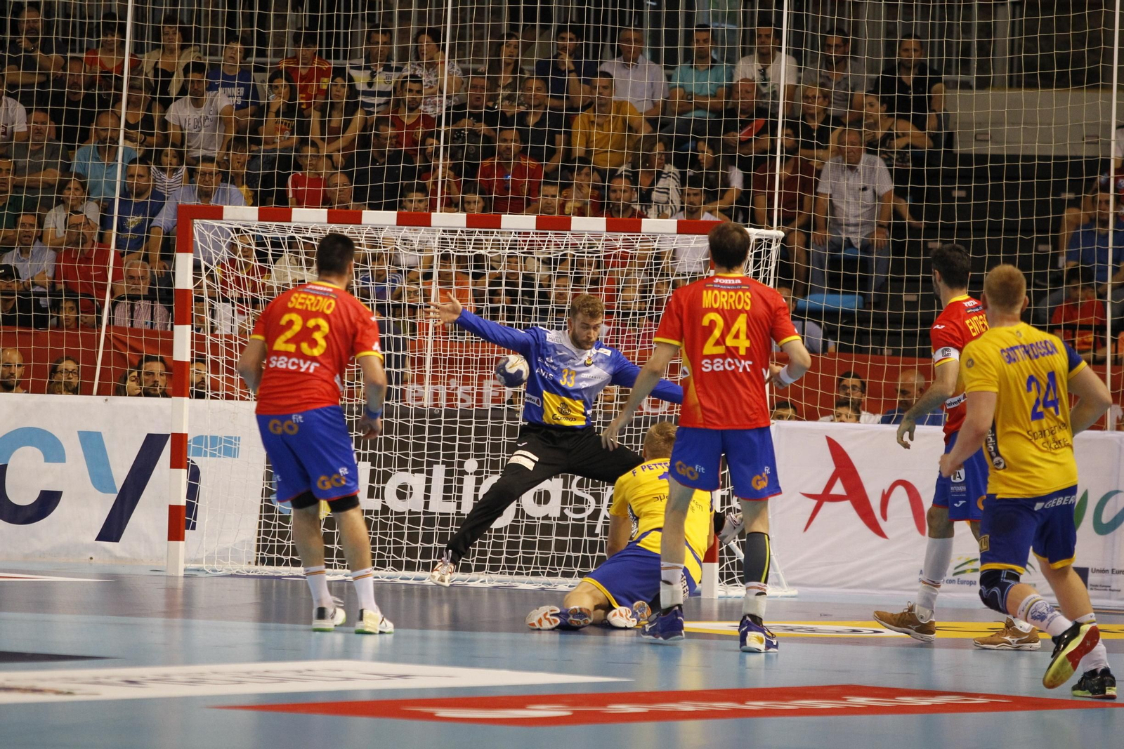 Fotogalería España-Suecia. Balonmano. Palacio Juegos Mediterráneos. Almería