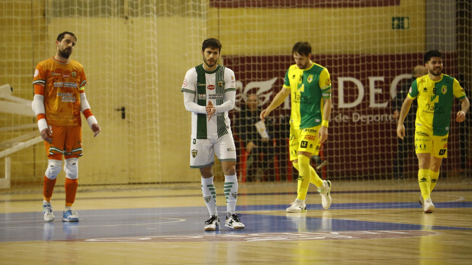 Lluc Parera y Fabio, impotentes ante el primer gol del Jaén Paraíso Interior ante el Córdoba Futsal.