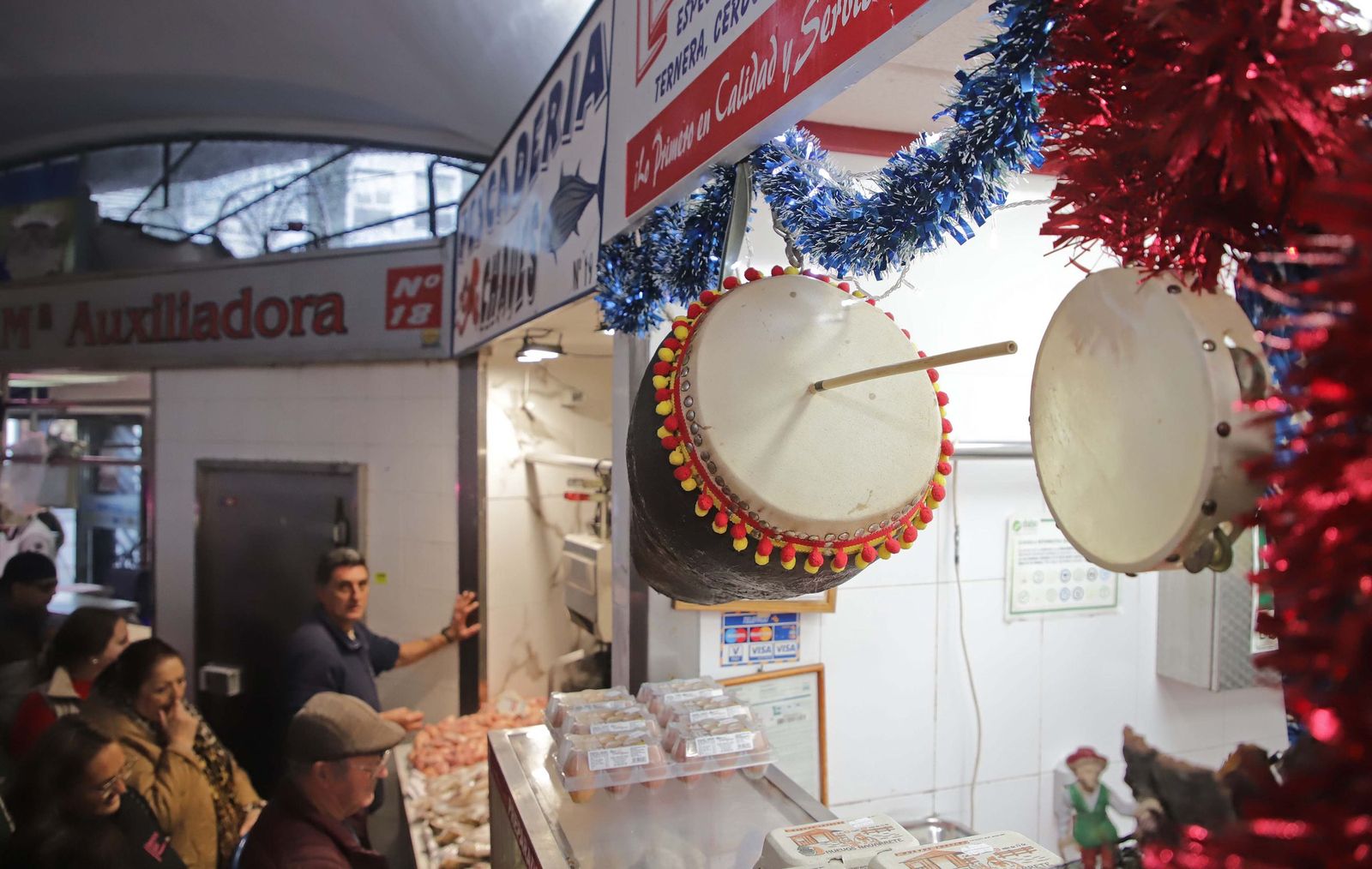 Fotos de las últimas compras para la cena de Nochebuena en Algeciras