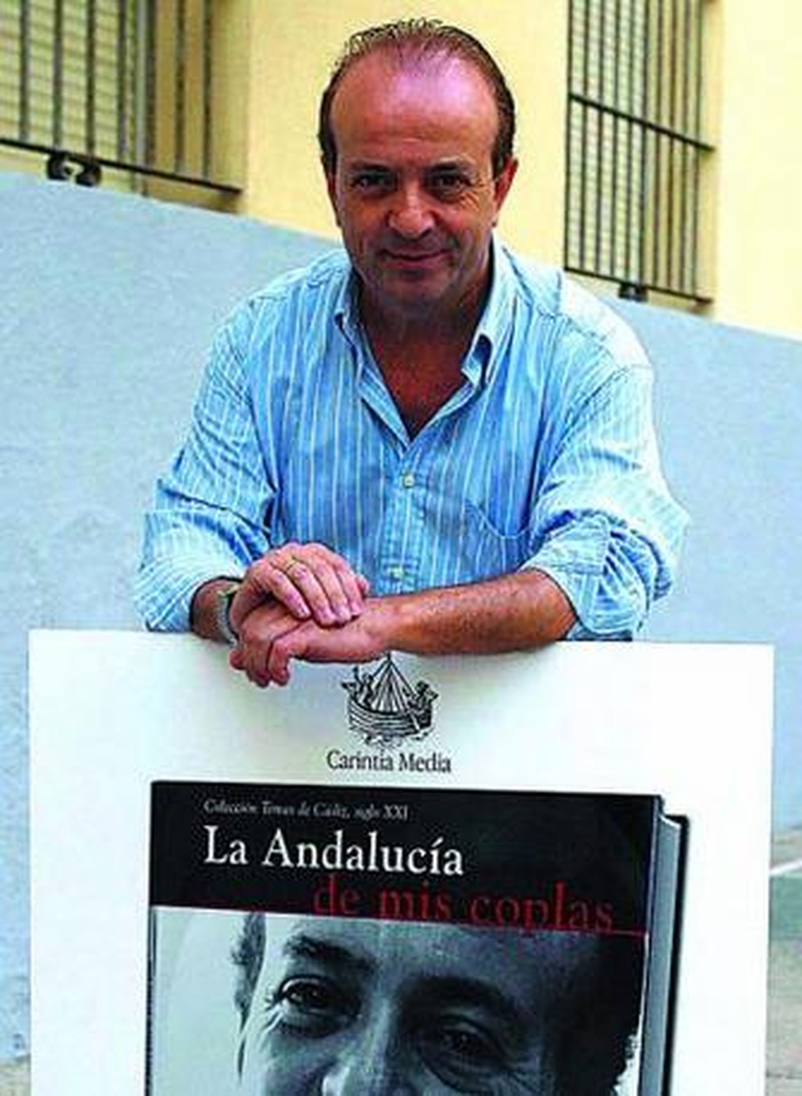 Antonio Martín durante la presentación de su primer libro antológico.
