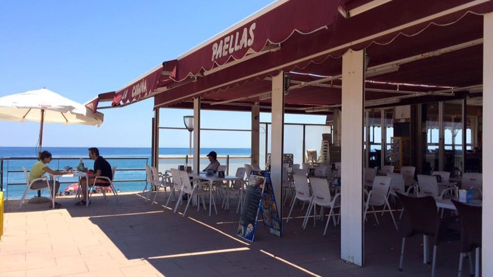 El chiringuito La Cabaña, en uno de sus últimos años antes de convertirse en La Romanilla.