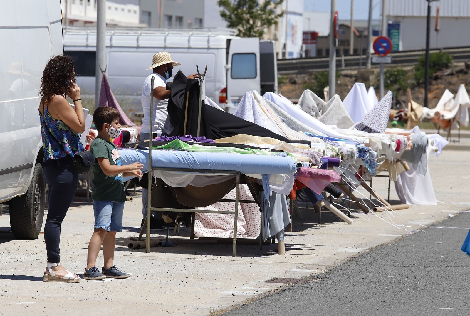 Imágenes del Mercadillo de Huelva en su nueva ubicación