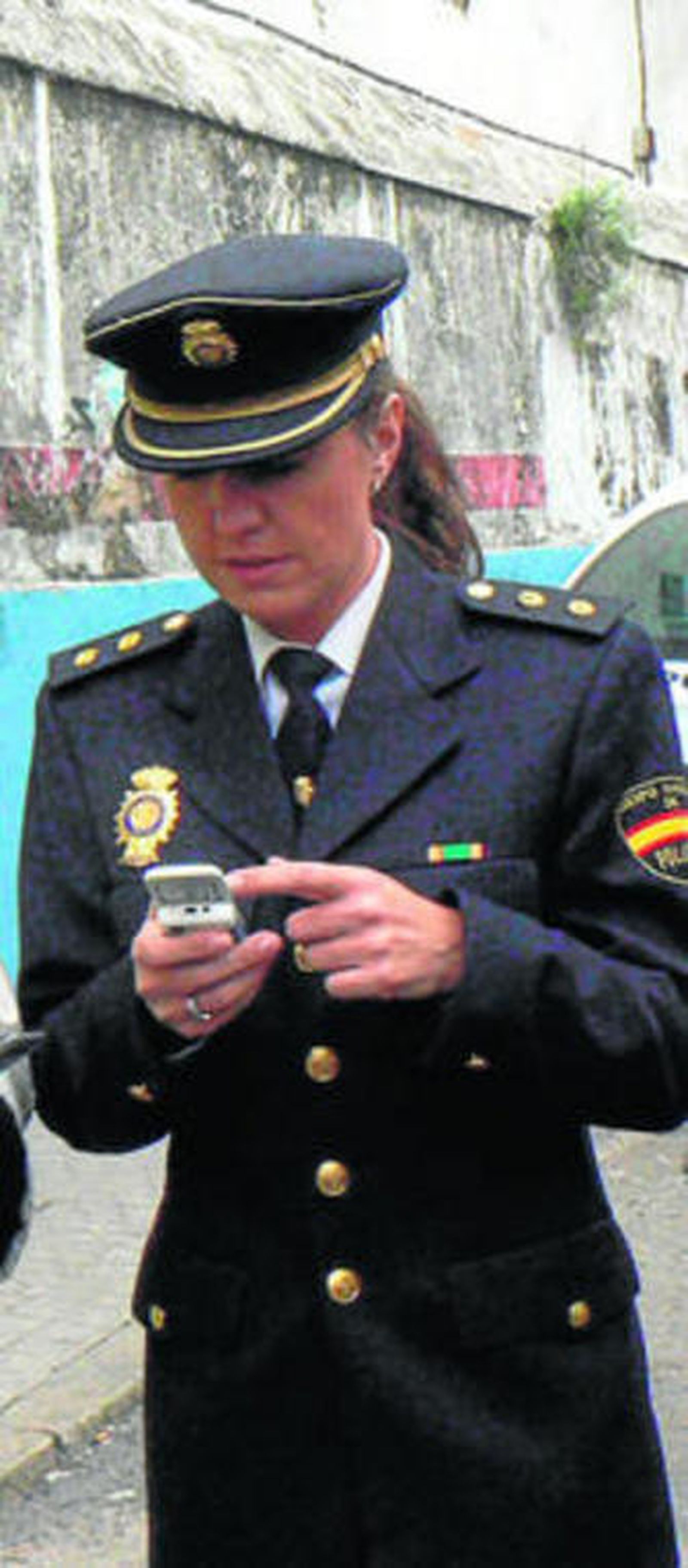 Los policías tienen que comprobar los antecedentes por transmisor.