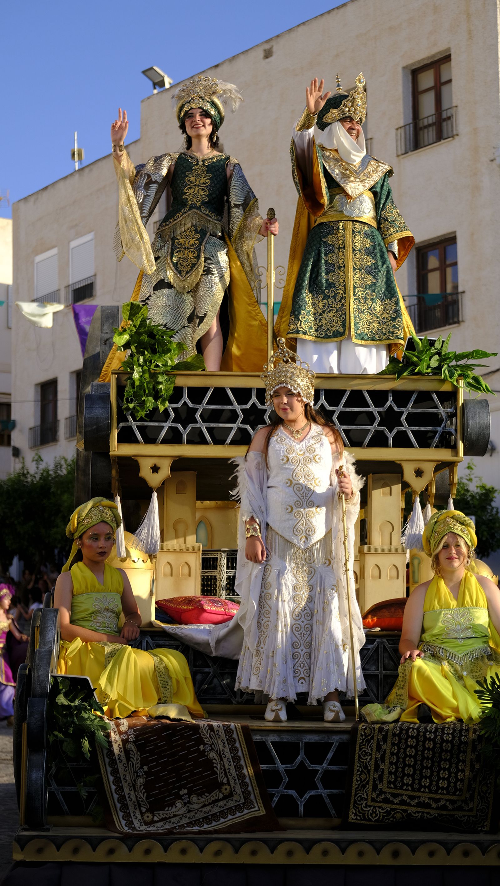 El espectacular desfile de Moros y Cristianos de Mojácar, en imágenes