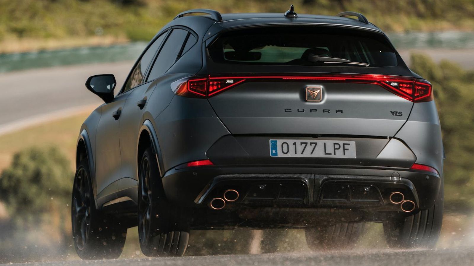 El modo Drift es uno de los seis disponibles en este Cupra y permite convertir la experiencia de conducción en todo un desafío de contravolante.