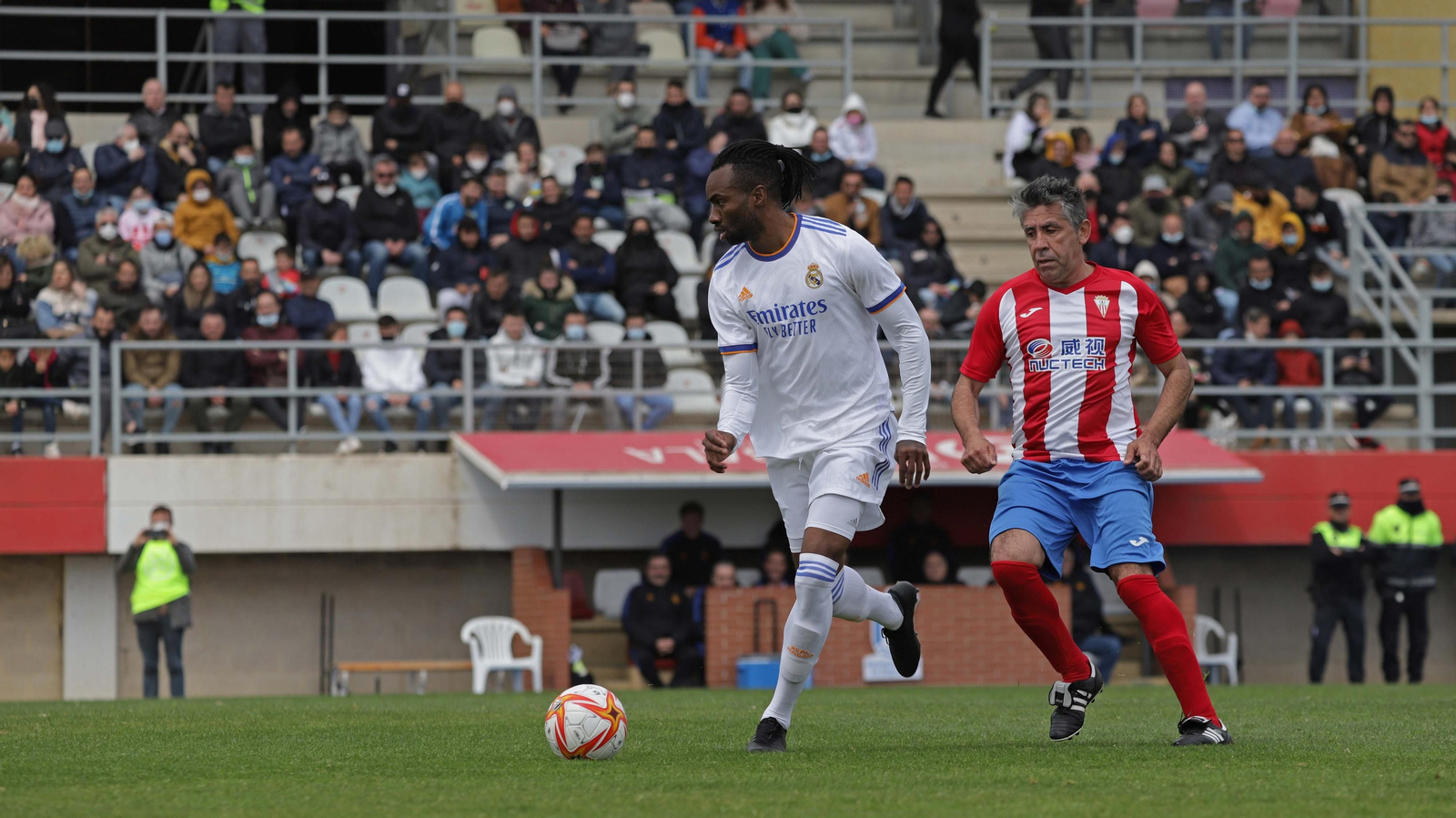 La mejores fotos del Algeciras - Real Madrid veteranos