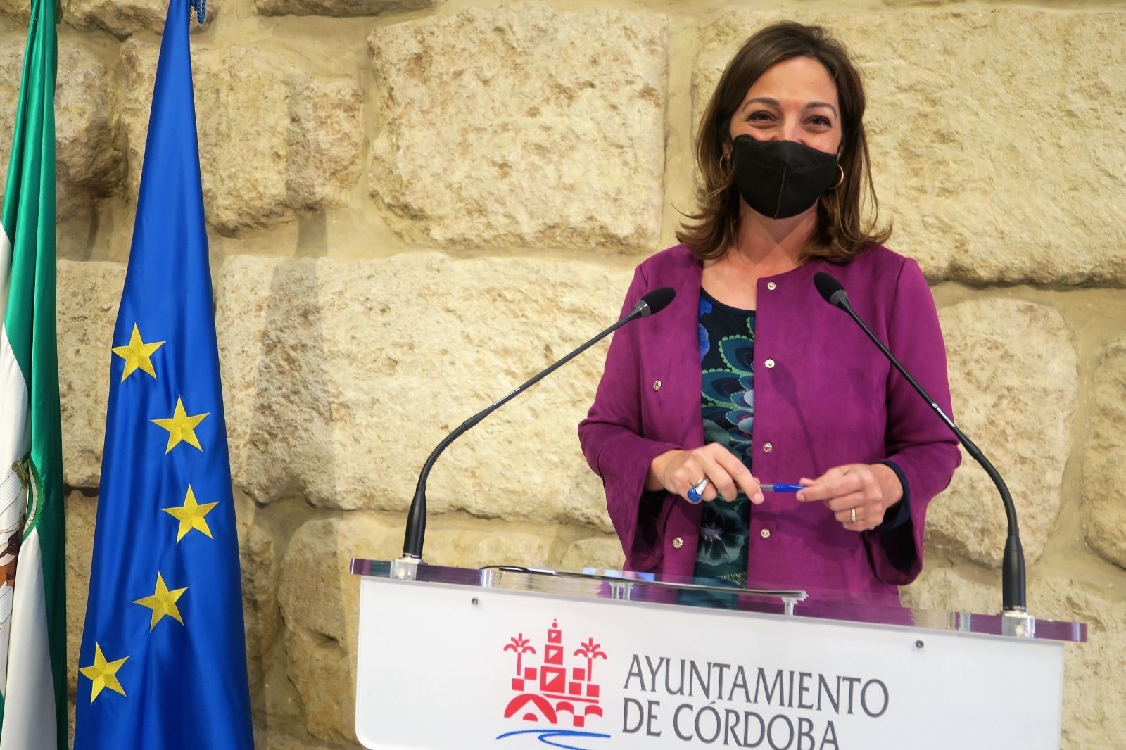 Isabel Ambrosio, durante la rueda de prensa en el Ayuntamiento de Córdoba.