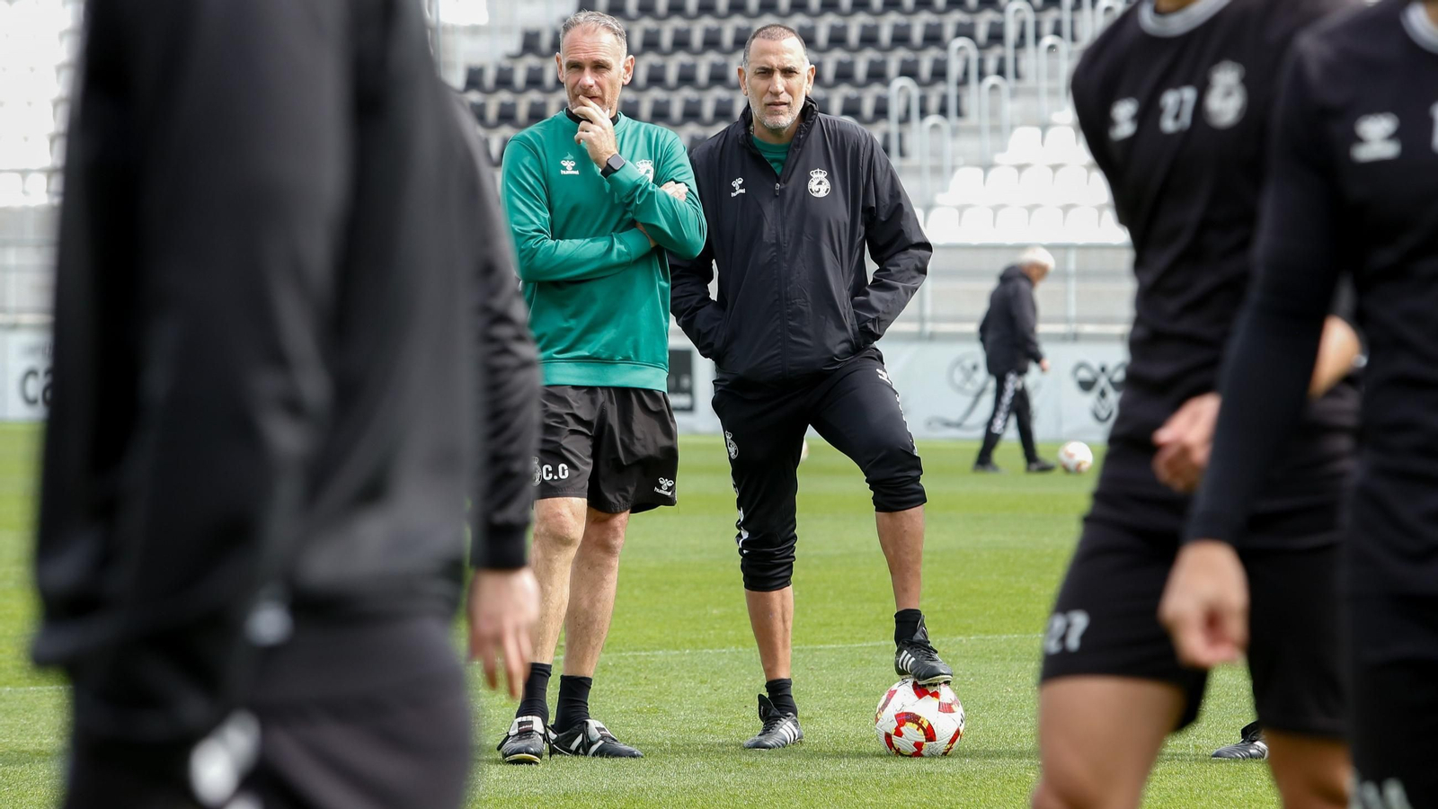Romerito (d), junto a Carlos Guerra durante un entrenamiento