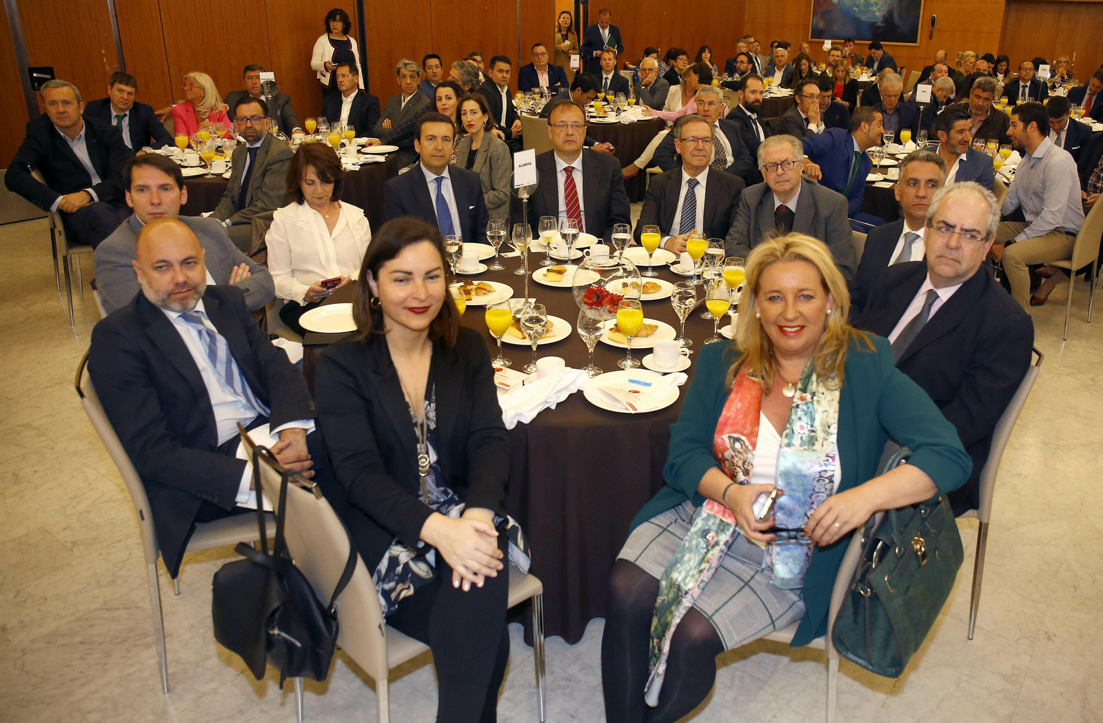 Las imágenes del foro joly con Elías Bendodo