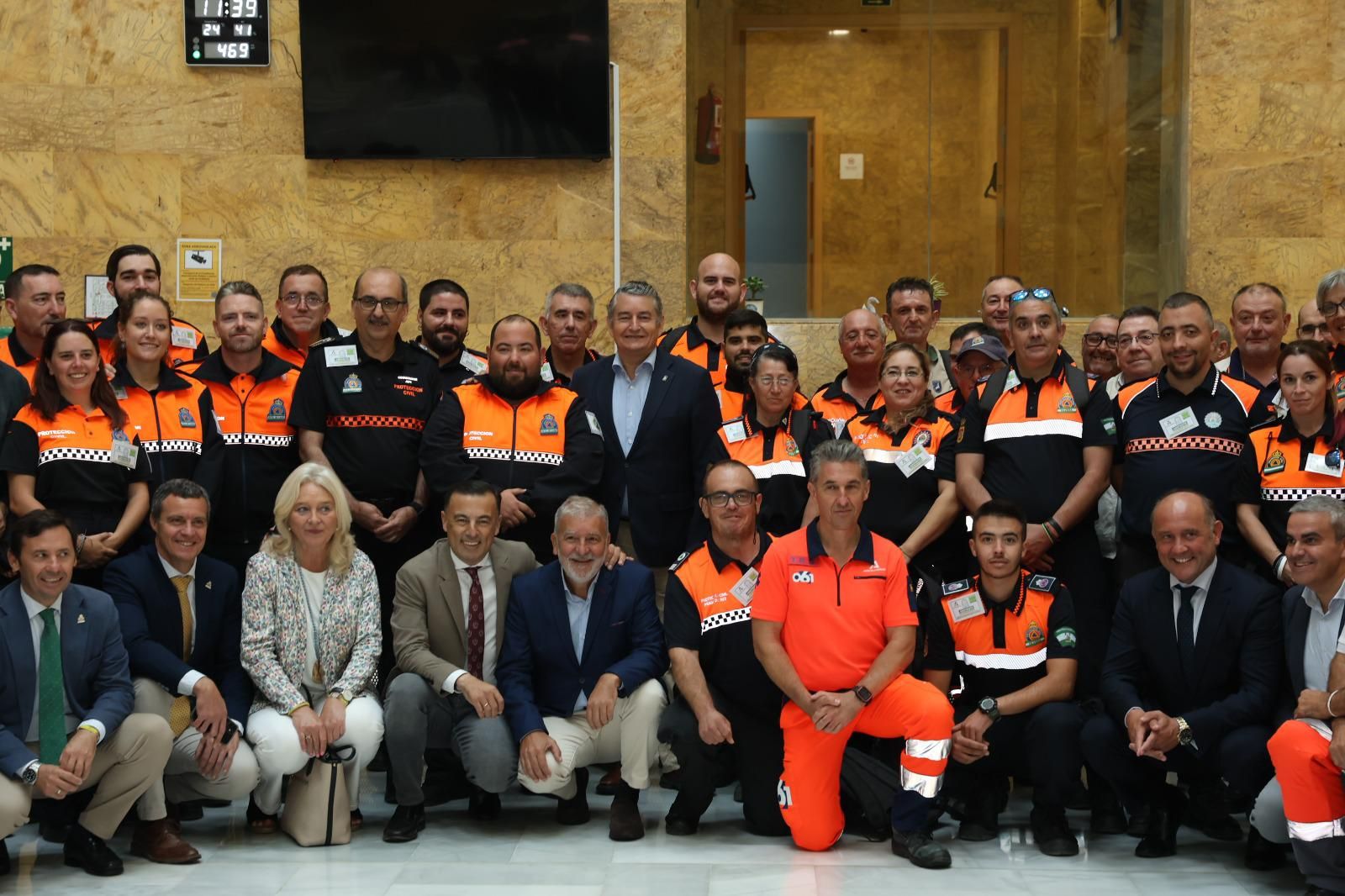 Foto de familia con los participantes en la Jornada Provincial del Voluntariado de Protección Civil en Cádiz