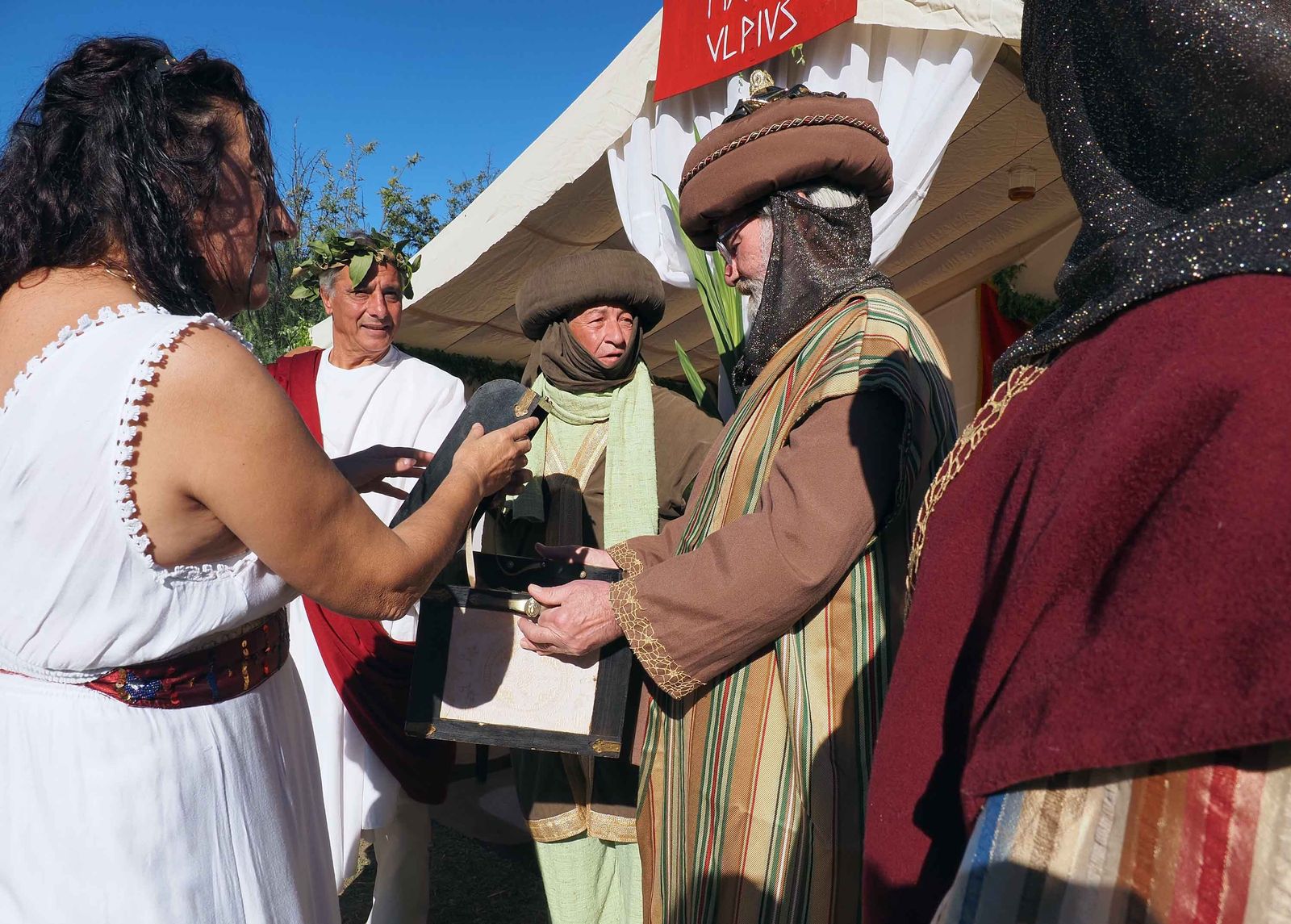 Las mejores imágenes de la recreación en Tharsis de la llegada del oro que llevarán los Reyes Magos a Belén