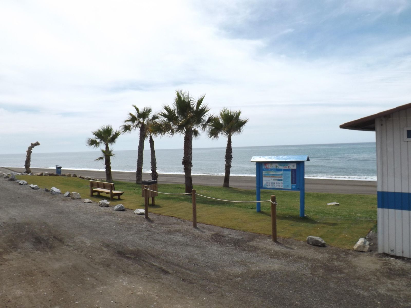 Sendero medioambiental que será sustituido con la construcción del paseo marítimo.