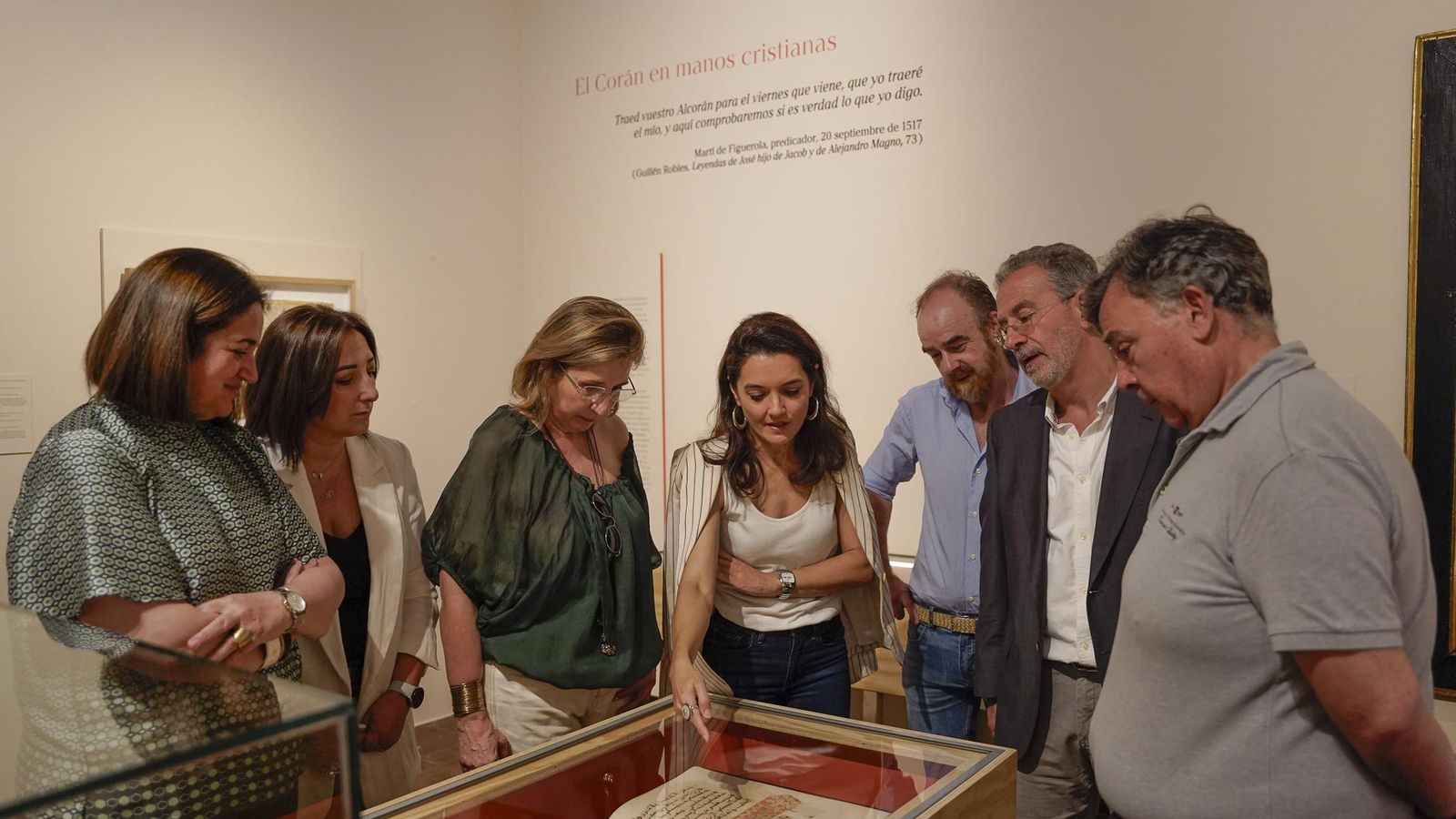 María Luisa Bellido, Margarita Sánchez Romero, Teresa Espejo, Elena Díez Jorge, Pablo Roza Candás y Juan Pablo Arias, en la muestra 'Los latidos del Corán'.