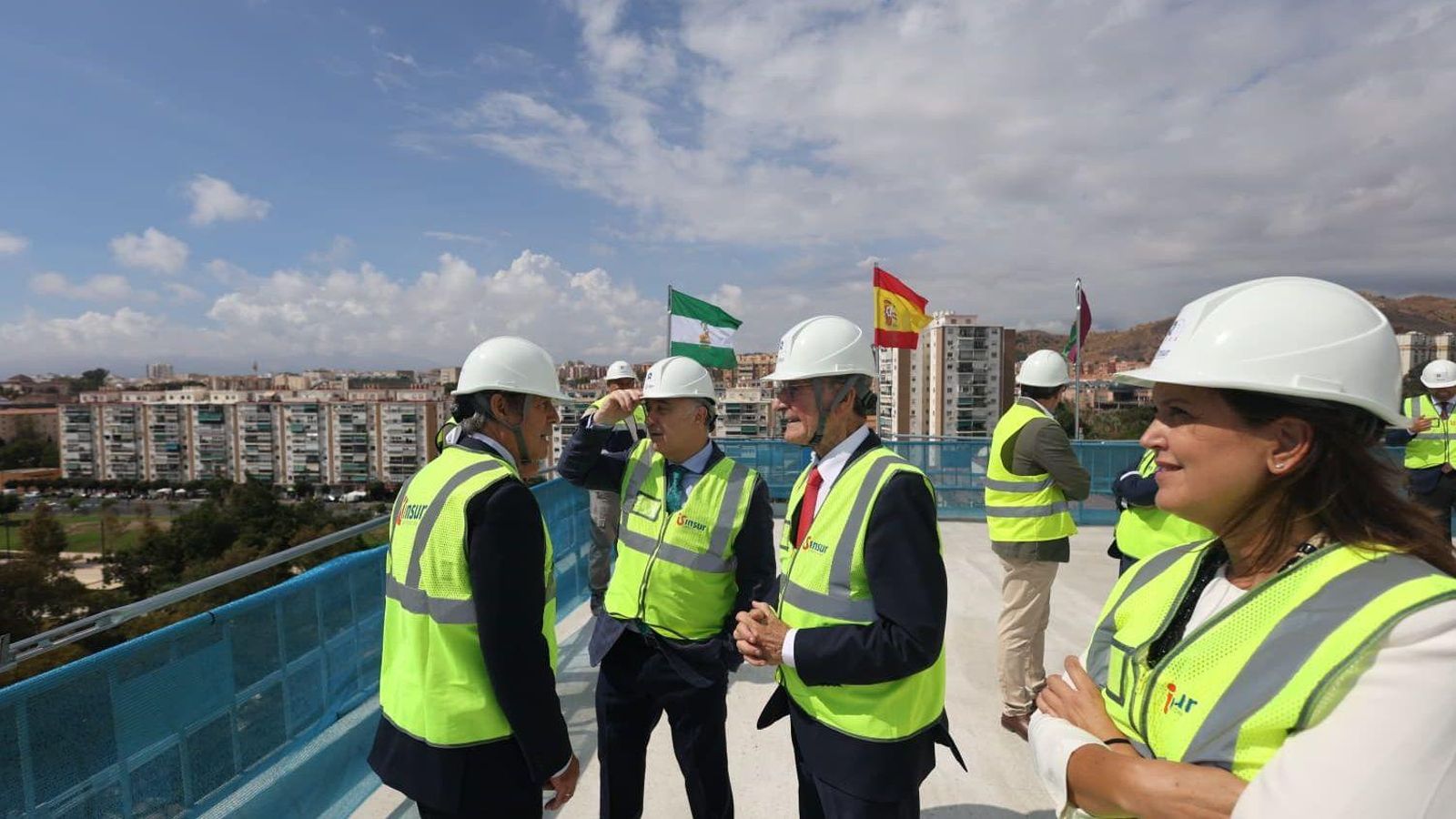 El alcalde de Málaga, Francisco de la Torre; el presidente de Grupo Insur, Ricardo Pumar; y el director de promoción terciaria de la compañía, Enrique Ayala