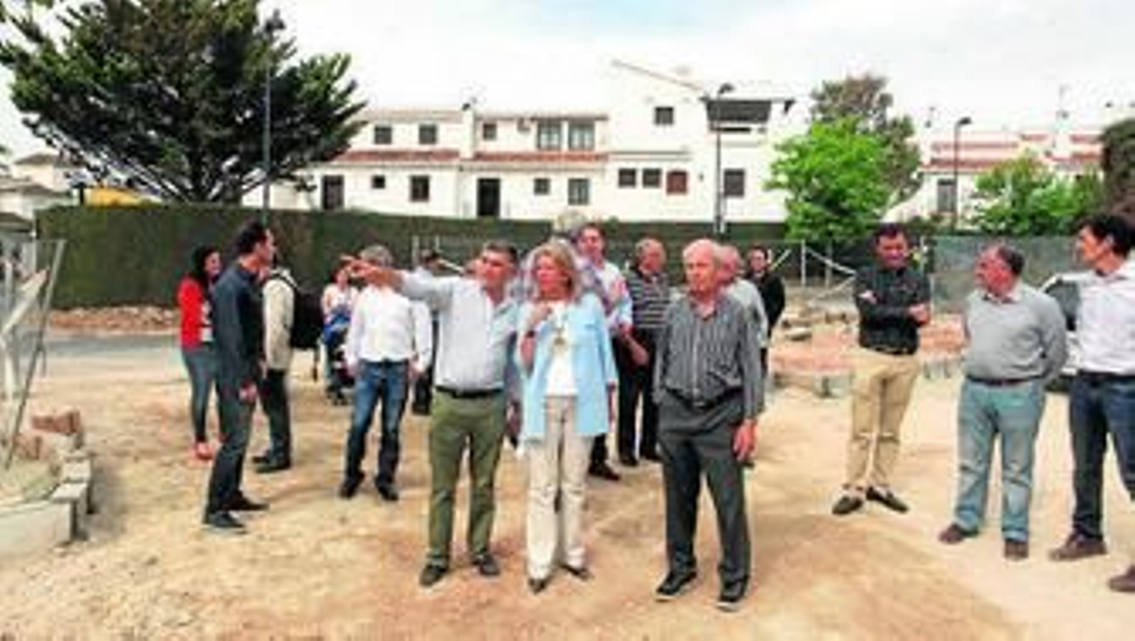 Visita ayer de la alcaldesa a las obras del parque.