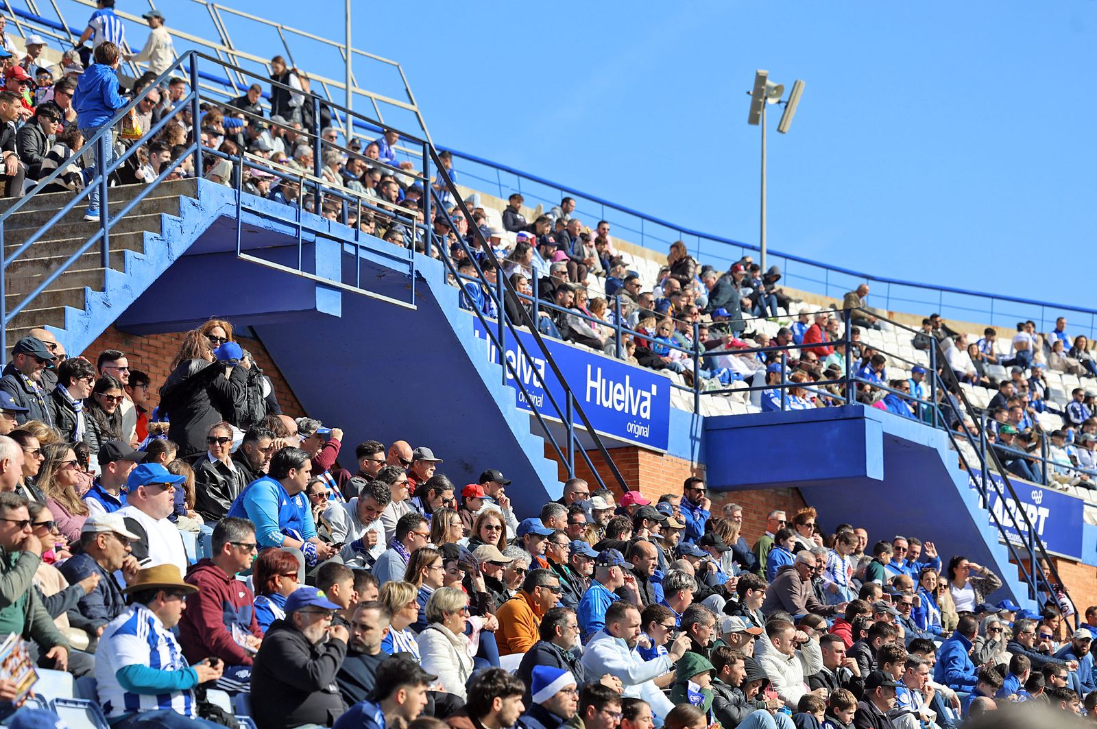 Búscate en las gradas del Nuevo Colombino en el Recre-Yeclano