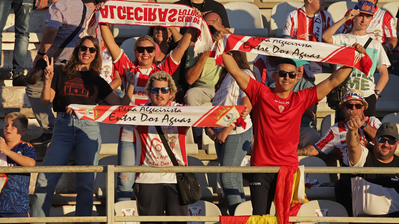 Fotos de la afición en el Nuevo Mirador