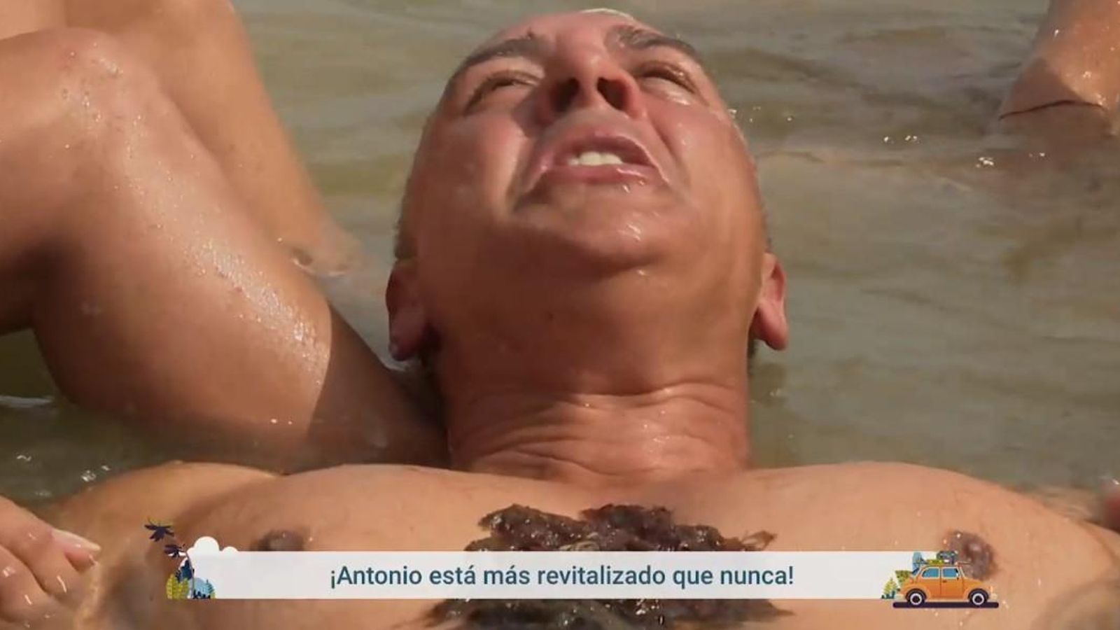 Antonio Montero mientras recibe la sesión de algaterapia en Chipiona.