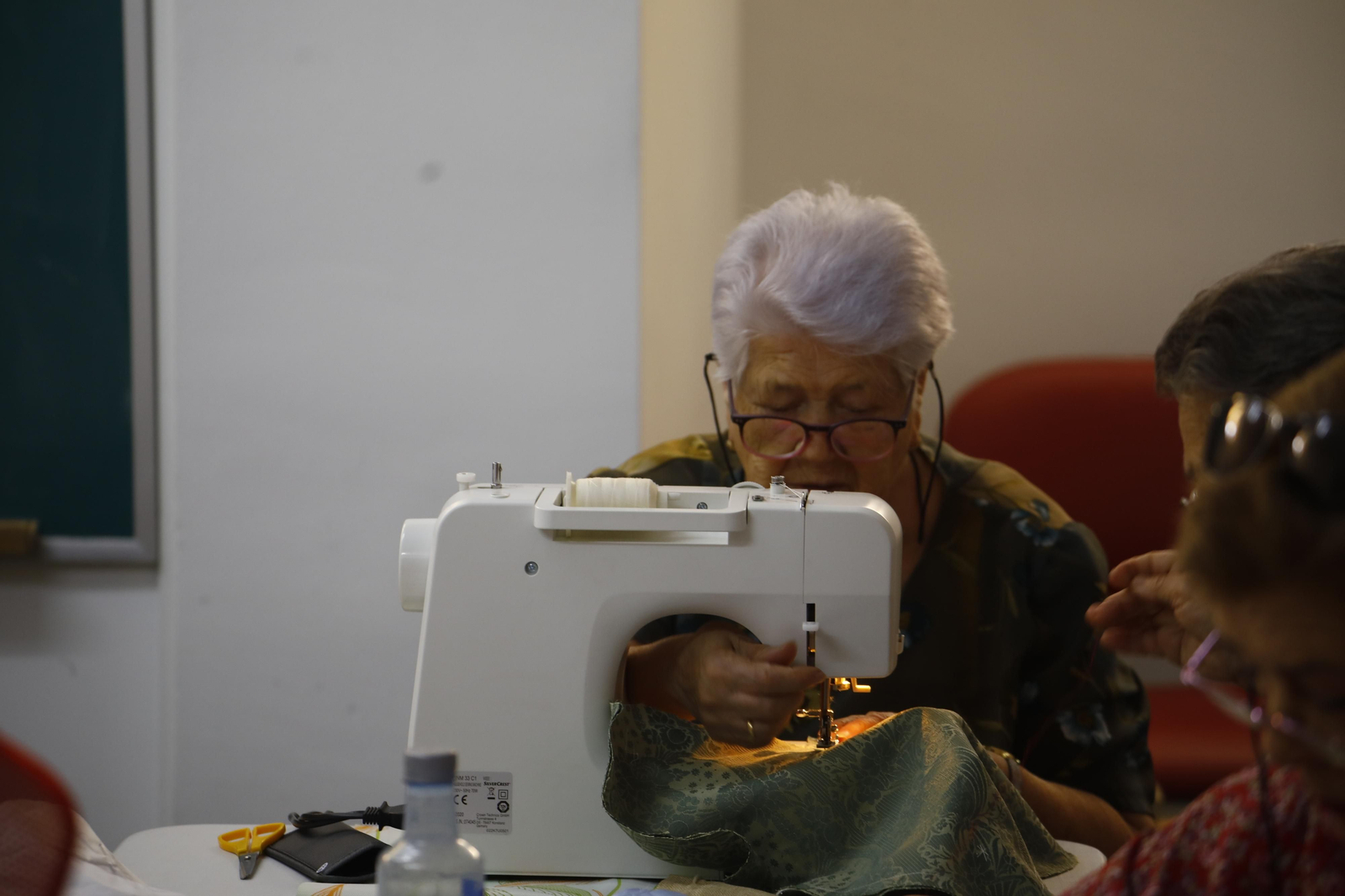 Así elaboran los cojines solidarios para luchar contra el cáncer de mama