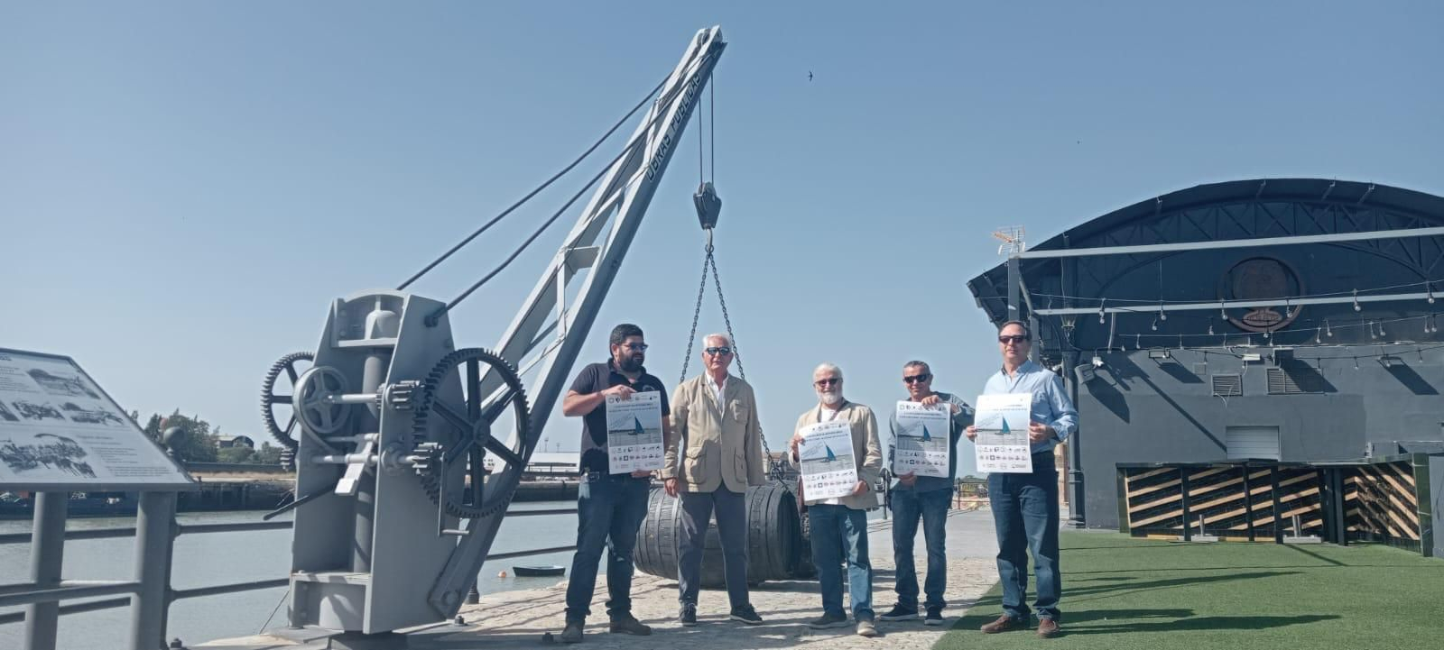 La presentación del cartel se ha celebrado junto a la grúa del antiguo cargadero de vinos del Guadalete. La presentación del cartel se ha celebrado junto a la grúa del antiguo cargadero de vinos del Guadalete.