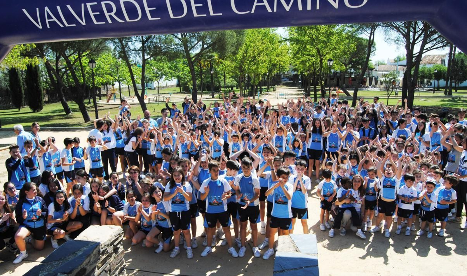 Jóvenes participantes en la carrera.