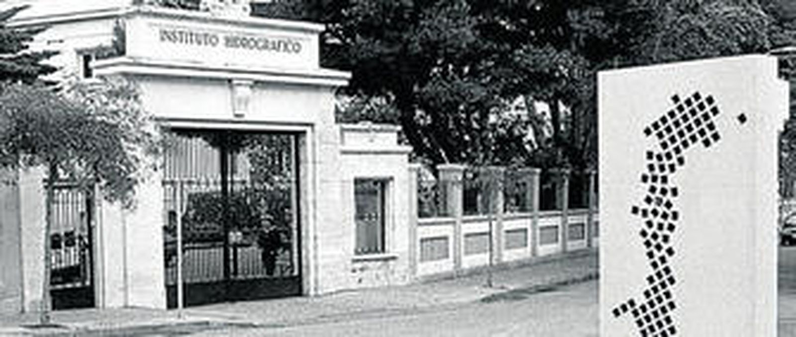 Fachada del Instituto Hidrográfico, donde el Estado pretende enajenar 313 metros cuadrados de terreno según el Plan de Racionalización del Patrimonio anunciado por el Gobierno.