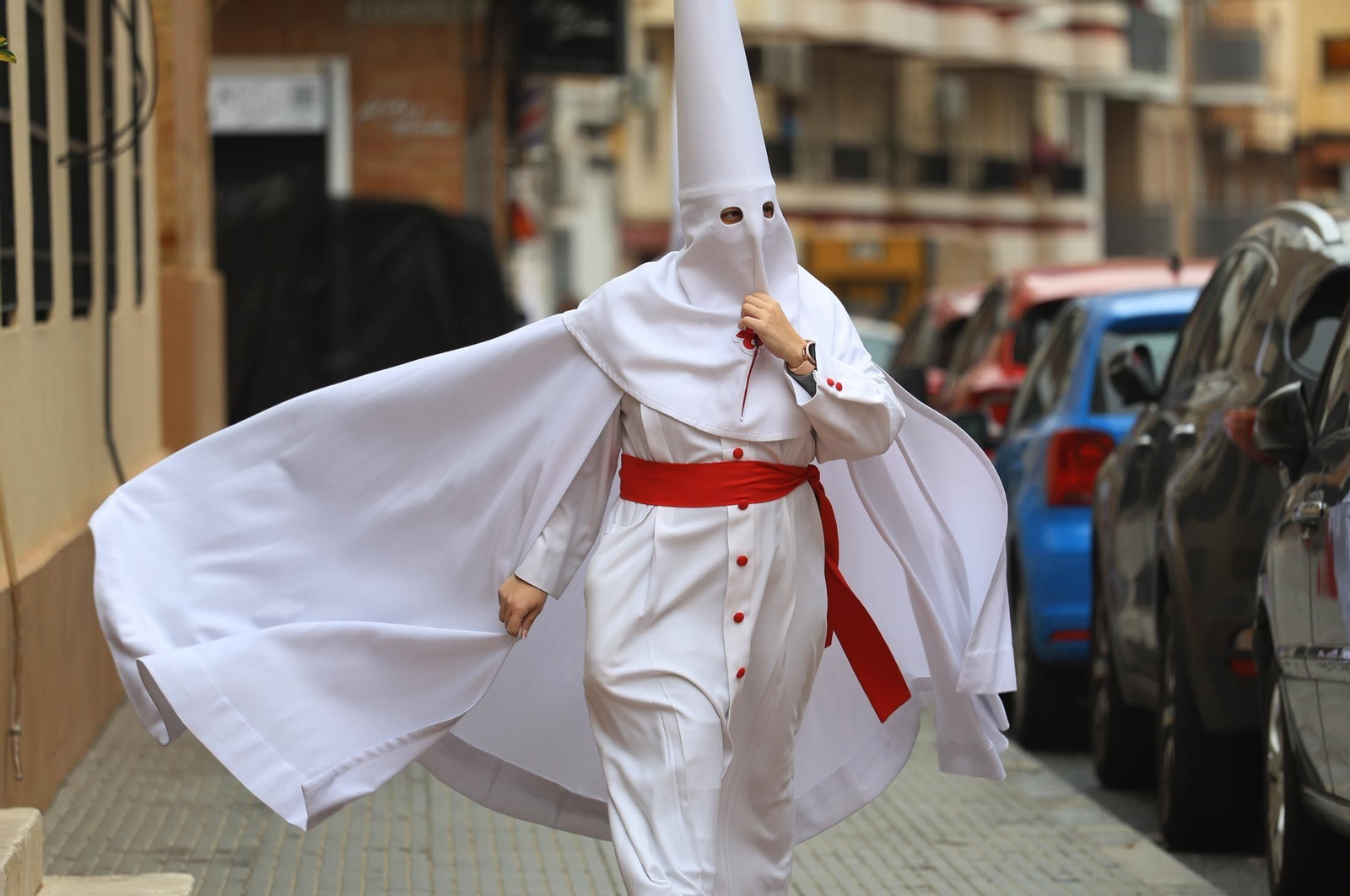 Las mejores imágenes del Lunes Santo en Huelva: Hermandad de las Tres Caídas