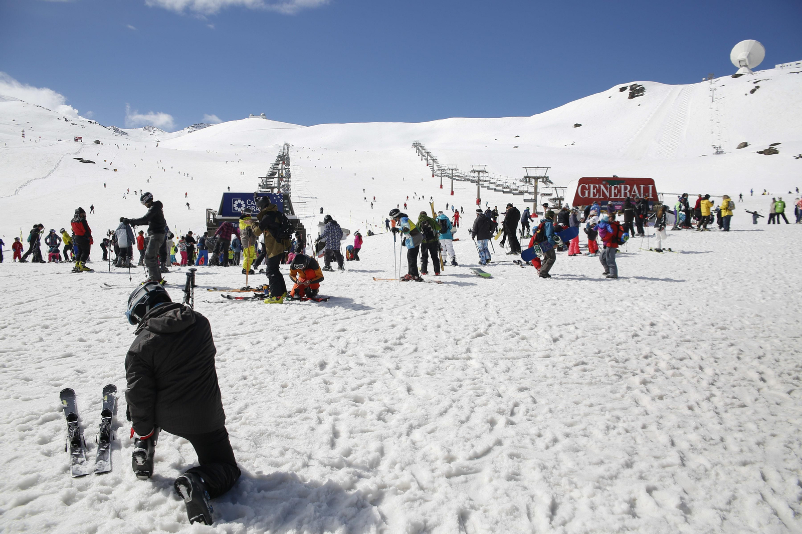 Este sábado 24 empezarán las colas en los telesillas de Sierra Nevada