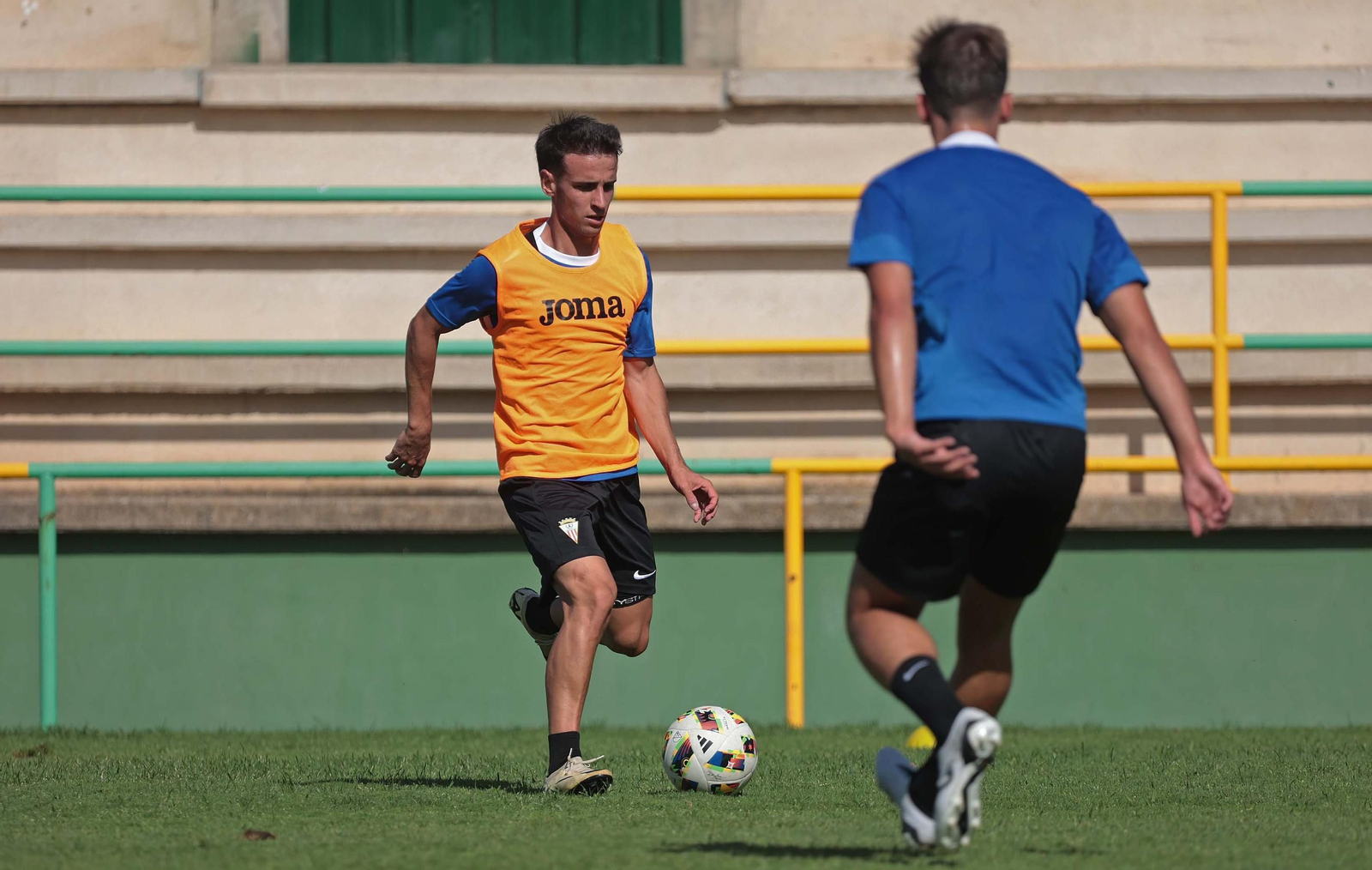 Fotos del primer entrenamiento del Algeciras CF de la pretemporada 2024/2025 en Los Barrios