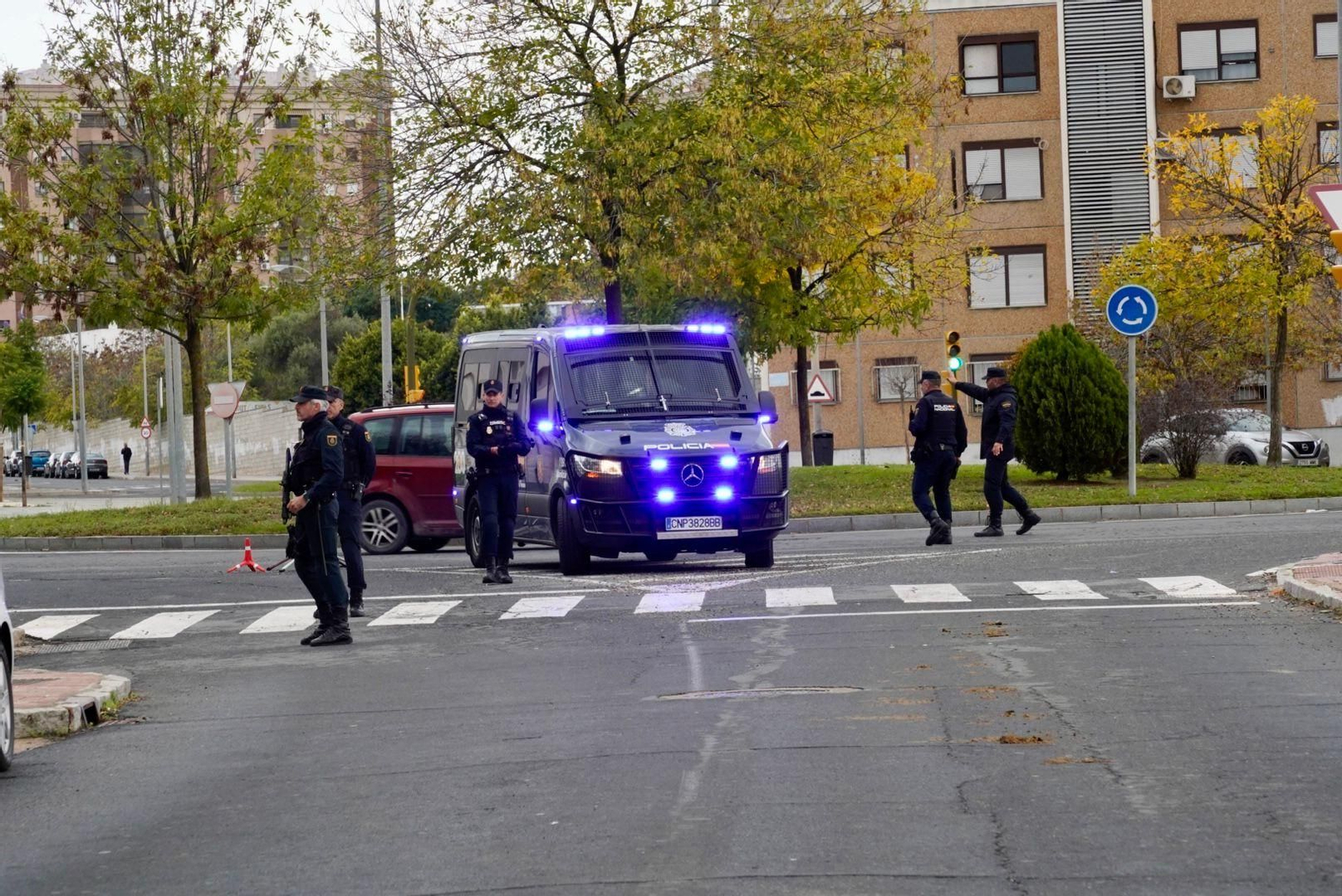 Imágenes de la macrooperación de la Policía Nacional este martes en El Torrejón y Pérez Cubillas: 200 agentes rastrean la zona