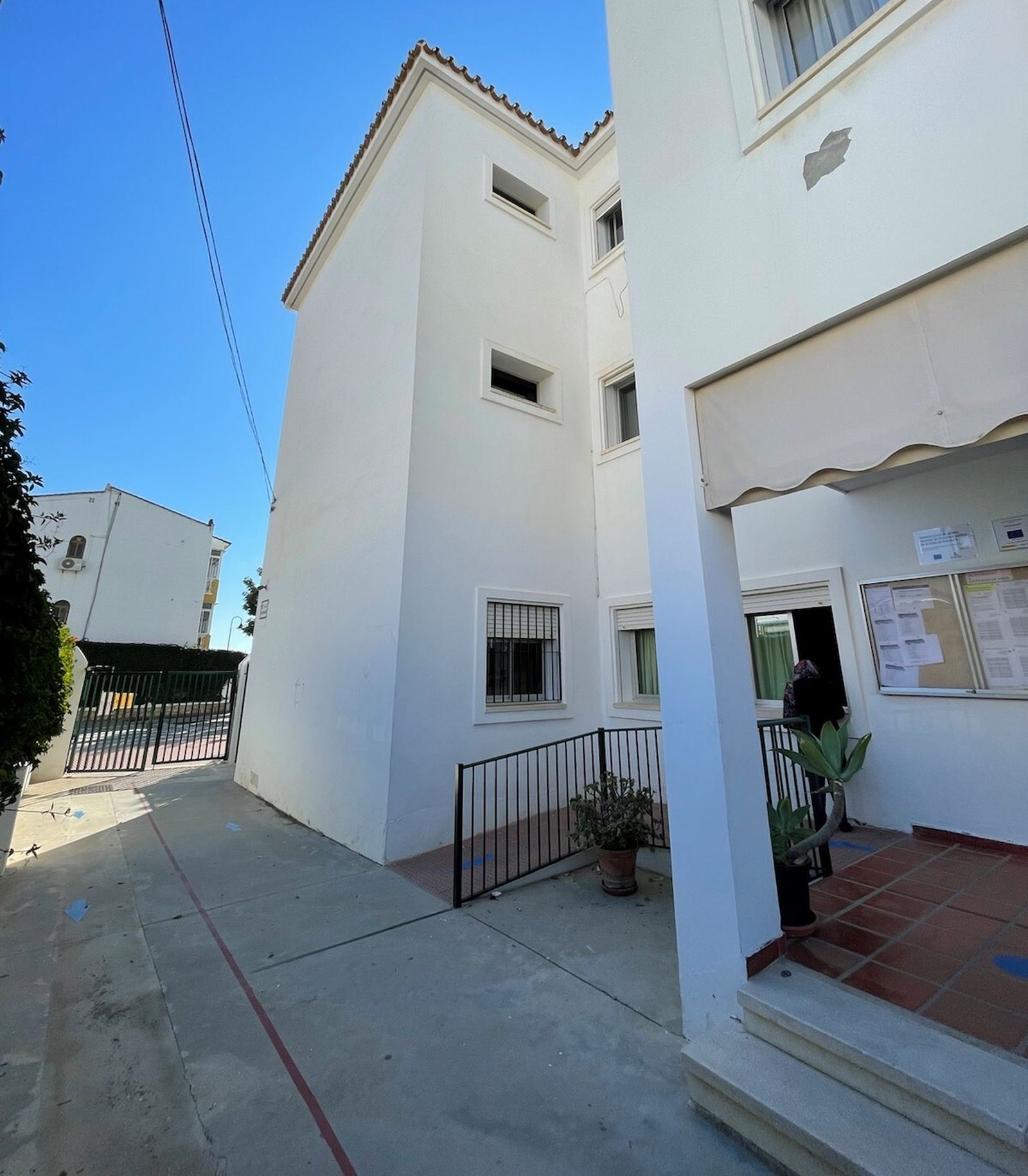 La entrada del CEIP Los Campanales de Mijas.