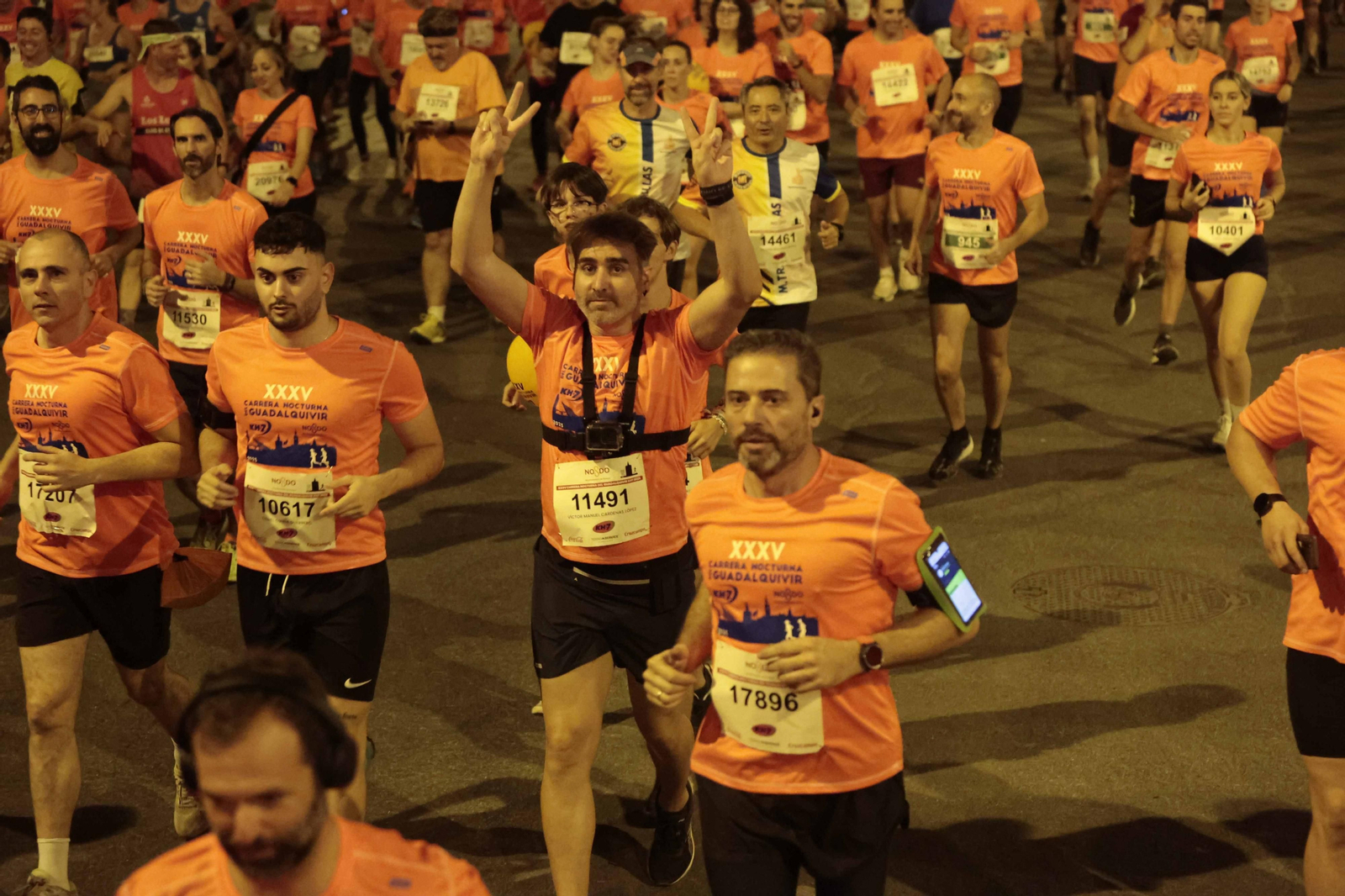Búscate en las fotos de la Carrera Nocturna